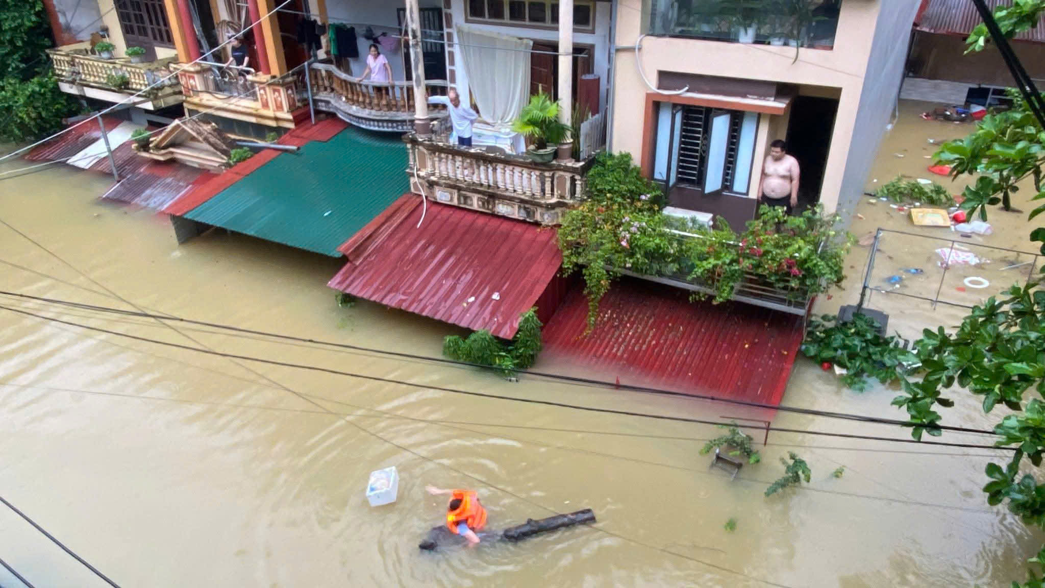 H&agrave;ng ngh&igrave;n hộ d&acirc;n ở Tuy&ecirc;n Quang phải di dời khẩn cấp do ngập lụt- Ảnh 4.