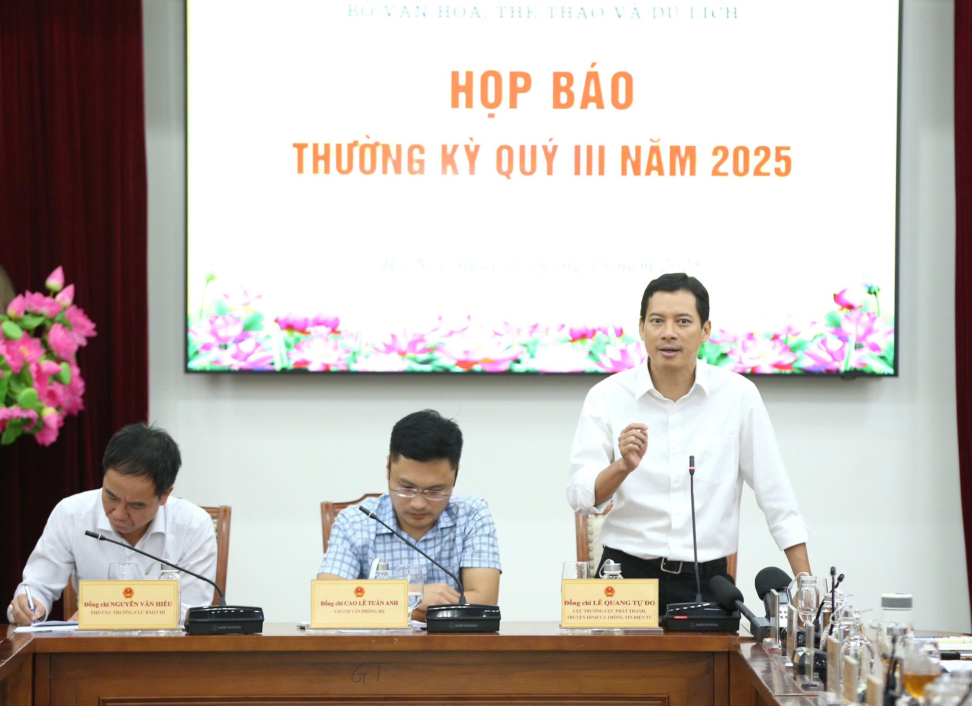 &Ocirc;ng L&ecirc; Quang Tự Do: Sẽ xem x&eacute;t v&agrave; điều chỉnh d&ograve;ng phim tổng t&agrave;i ảnh hưởng ti&ecirc;u cực- Ảnh 1.