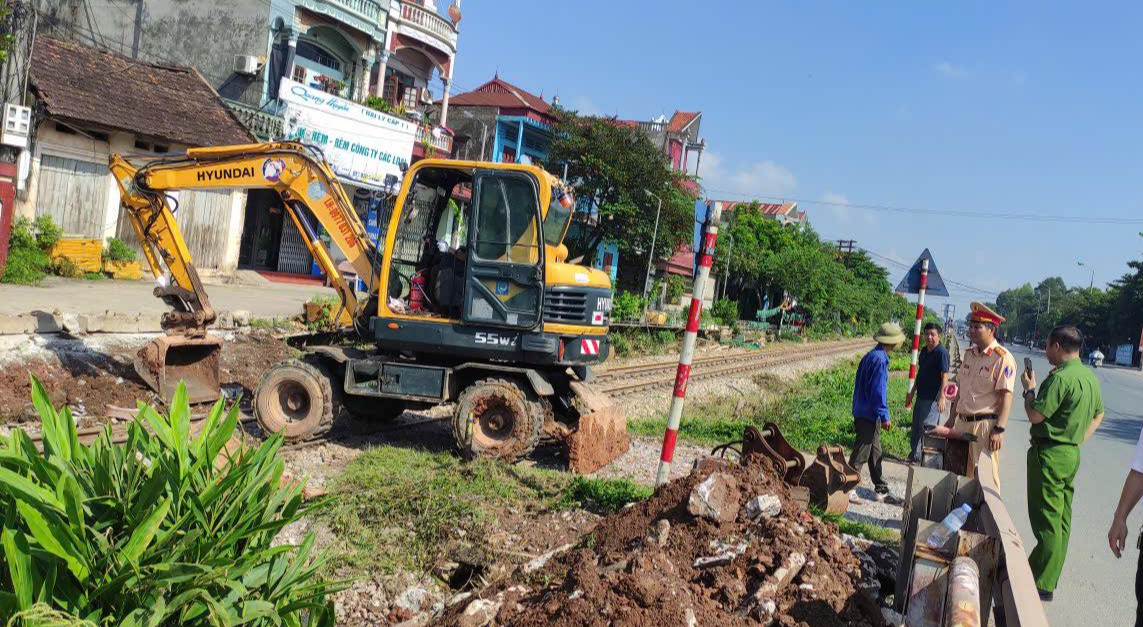 Bắc Ninh xóa 5 lối tự mở nguy hiểm cắt ngang đường sắt Hà Nội - Đồng Đăng- Ảnh 1. Bắc Ninh xóa 5 lối tự mở nguy hiểm cắt ngang đường sắt Hà Nội - Đồng Đăng- Ảnh 1.