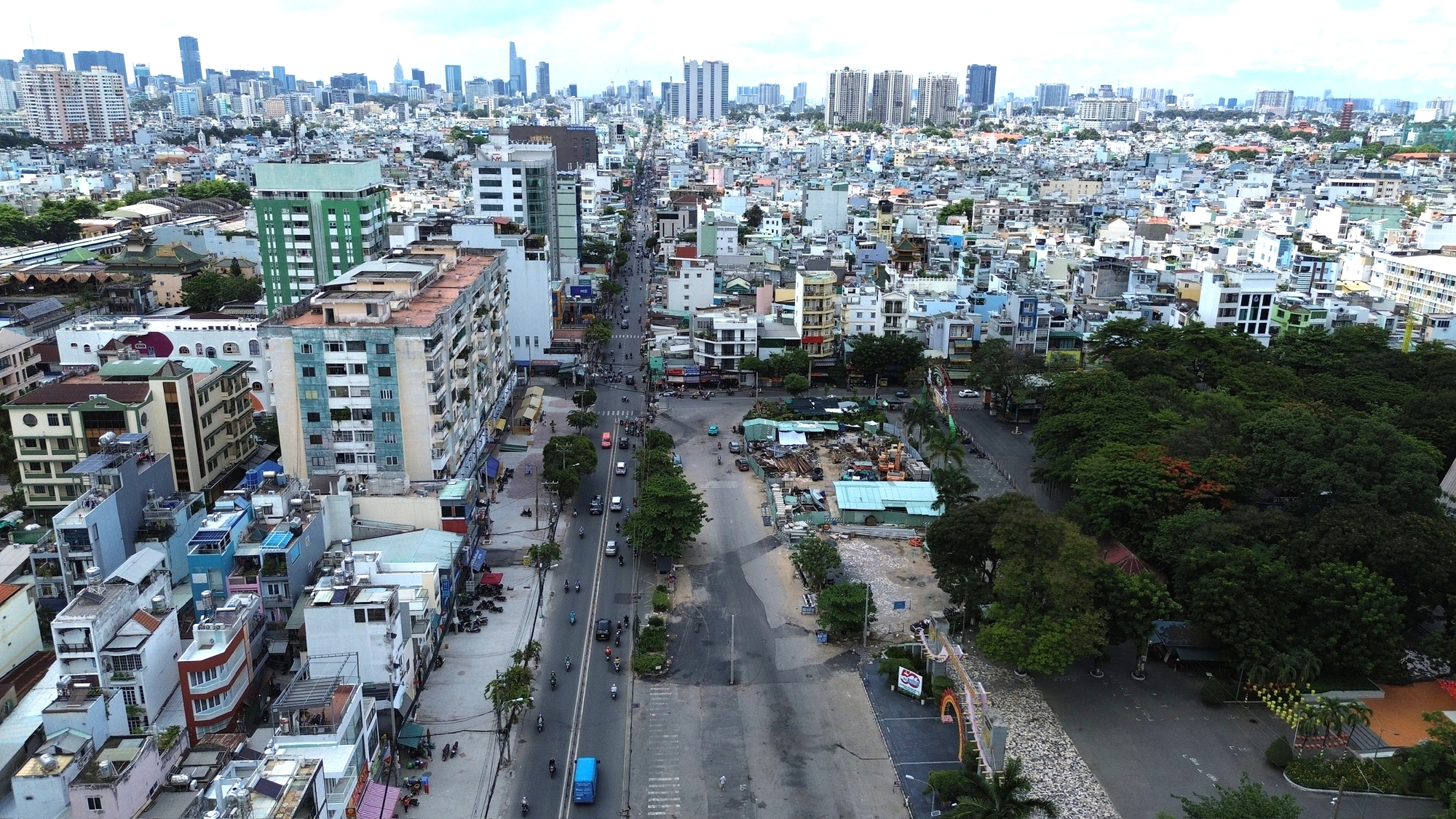 Thu nhỏ vòng xoay Dân Chủ, giảm áp lực giao thông cho nút “nóng” nhất tuyến metro số 2- Ảnh 1. Thu nhỏ vòng xoay Dân Chủ, giảm áp lực giao thông cho nút “nóng” nhất tuyến metro số 2- Ảnh 1.