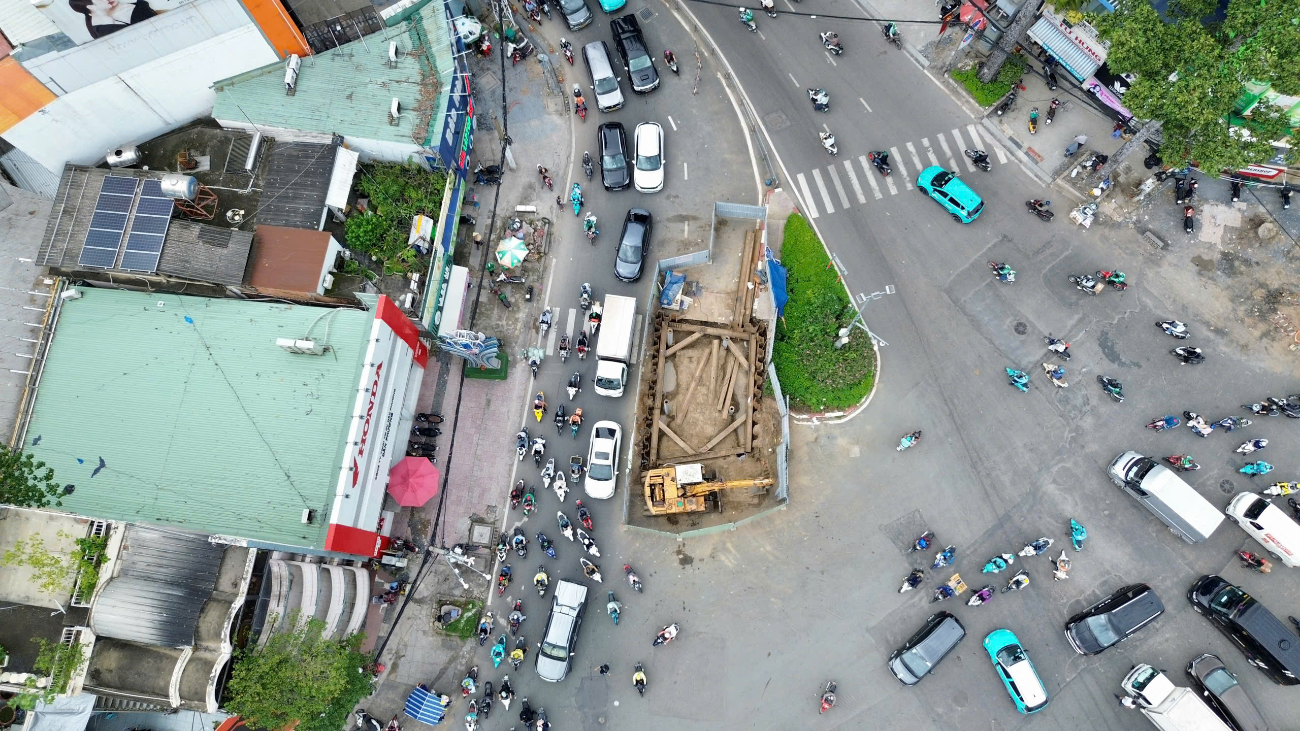 Thu nhỏ vòng xoay Dân Chủ, giảm áp lực giao thông cho nút “nóng” nhất tuyến metro số 2- Ảnh 9. Thu nhỏ vòng xoay Dân Chủ, giảm áp lực giao thông cho nút “nóng” nhất tuyến metro số 2- Ảnh 9.