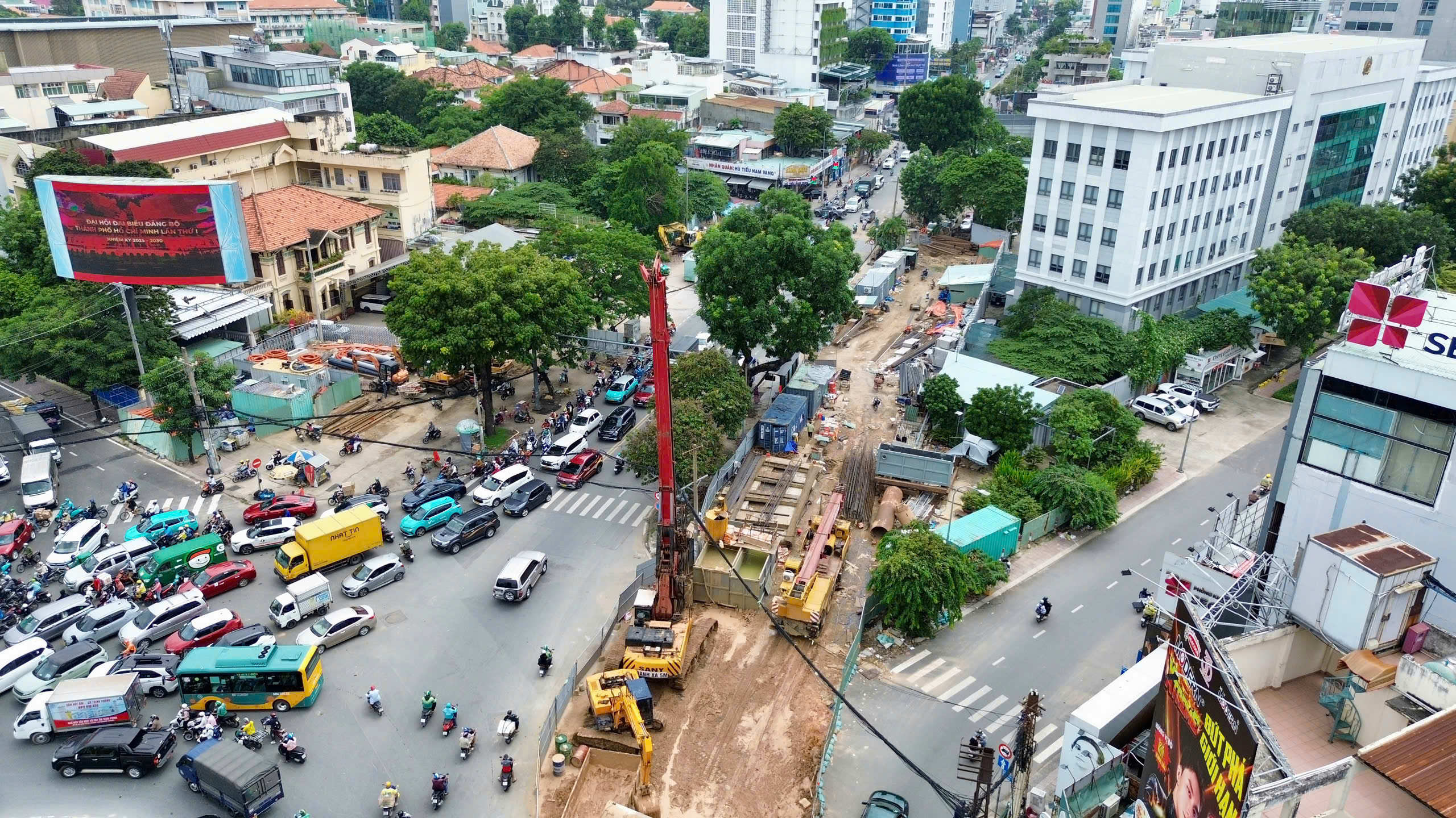 Thu nhỏ vòng xoay Dân Chủ, giảm áp lực giao thông cho nút “nóng” nhất tuyến metro số 2- Ảnh 6. Thu nhỏ vòng xoay Dân Chủ, giảm áp lực giao thông cho nút “nóng” nhất tuyến metro số 2- Ảnh 6.