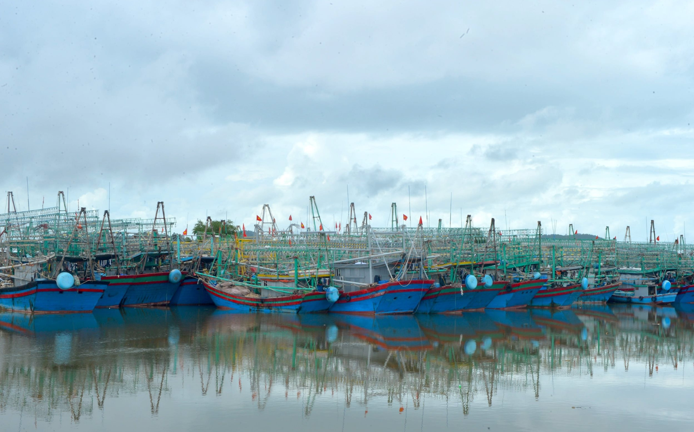 Thiếu nơi neo đậu tàu thuyền tránh trú bão, ngư dân Nghệ An "kêu cứu"- Ảnh 4. Thiếu nơi neo đậu tàu thuyền tránh trú bão, ngư dân Nghệ An "kêu cứu"- Ảnh 4.