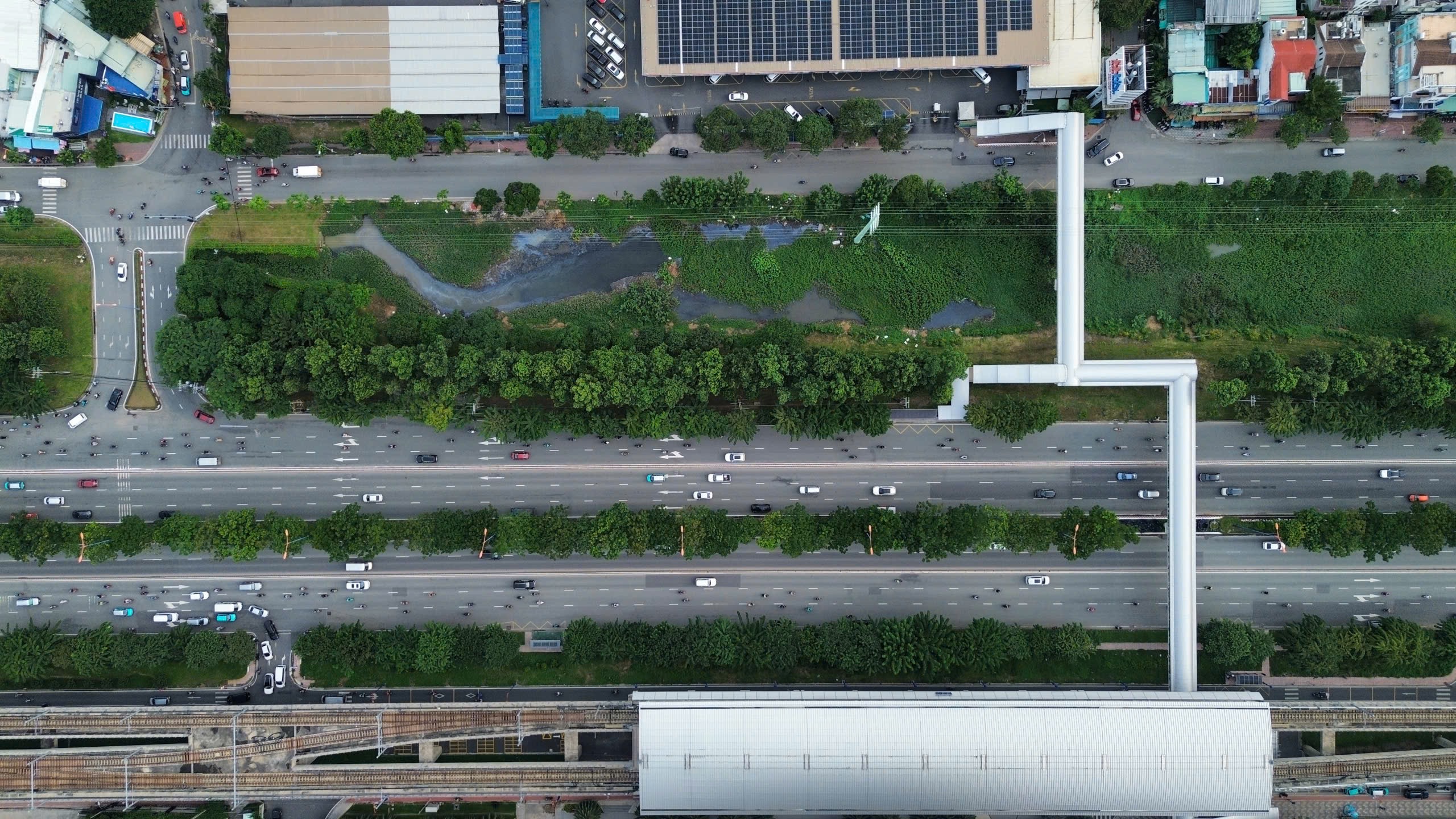 TP.HCM khởi c&ocirc;ng dự &aacute;n nạo v&eacute;t rạch Đ&aacute; Đỏ: Gỡ &ldquo;n&uacute;t thắt&rdquo; tho&aacute;t nước cho khu Đ&ocirc;ng- Ảnh 5.