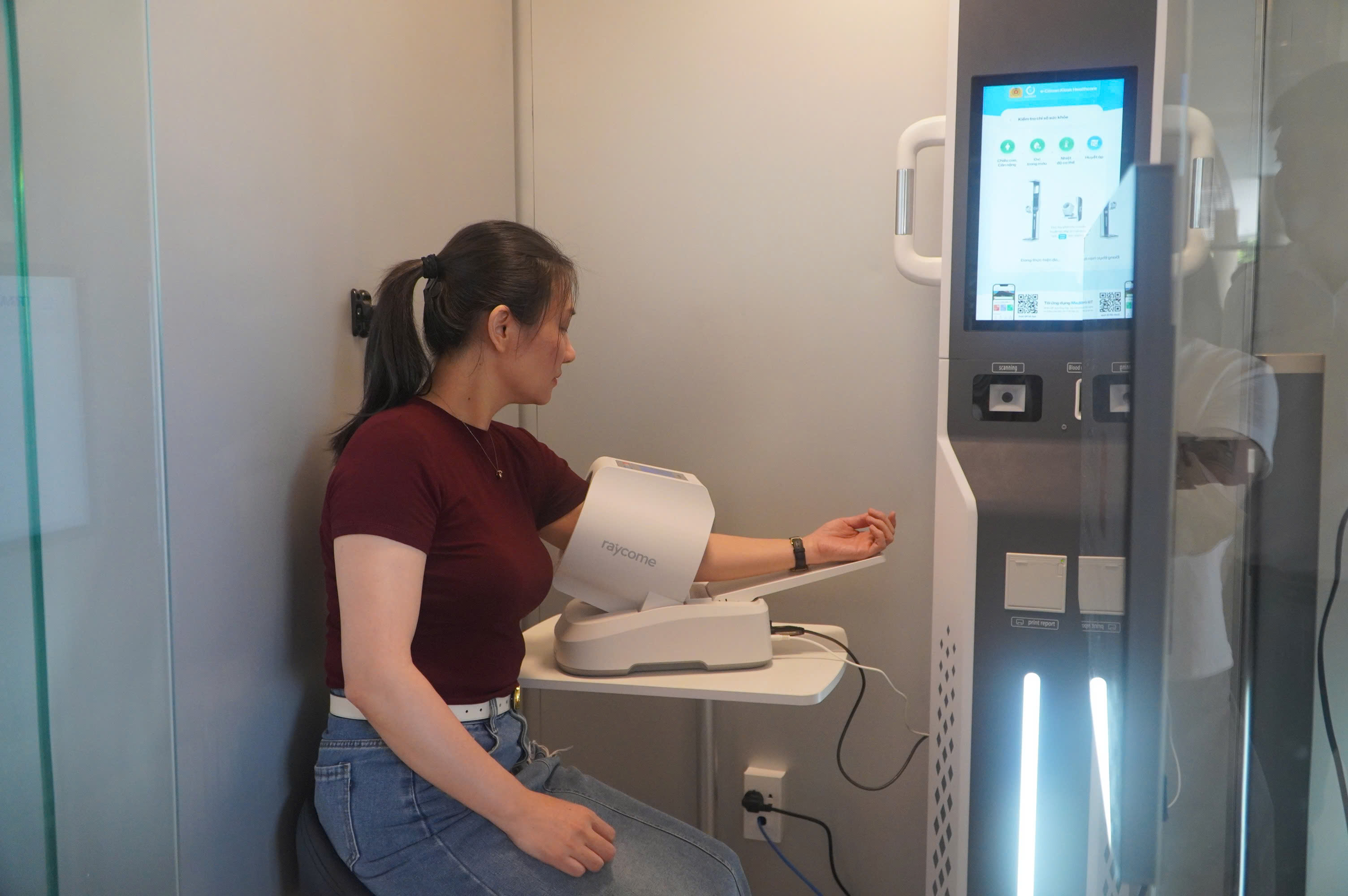 TP.HCM ra mắt &ldquo;Trạm c&ocirc;ng d&acirc;n số&rdquo;: L&agrave;m thủ tục, thanh to&aacute;n, kh&aacute;m bệnh ngay tại chung cư- Ảnh 3.