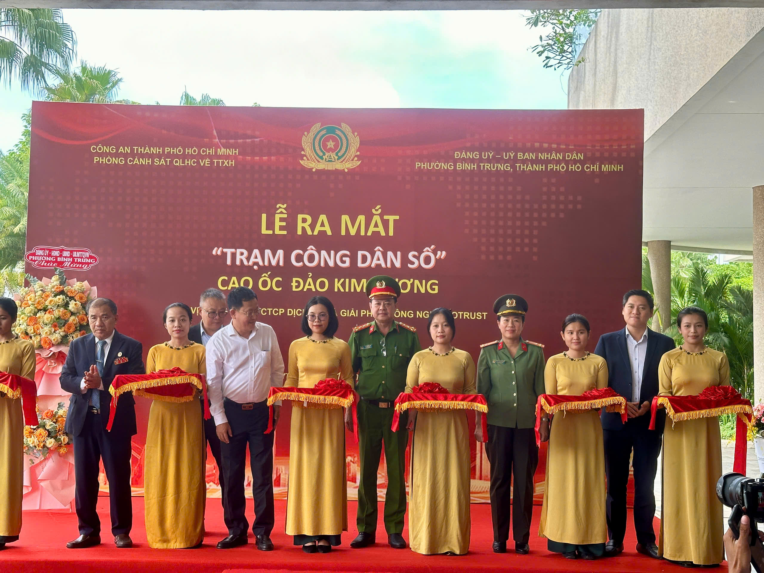 TP.HCM ra mắt &ldquo;Trạm c&ocirc;ng d&acirc;n số&rdquo;: L&agrave;m thủ tục, thanh to&aacute;n, kh&aacute;m bệnh ngay tại chung cư- Ảnh 1.