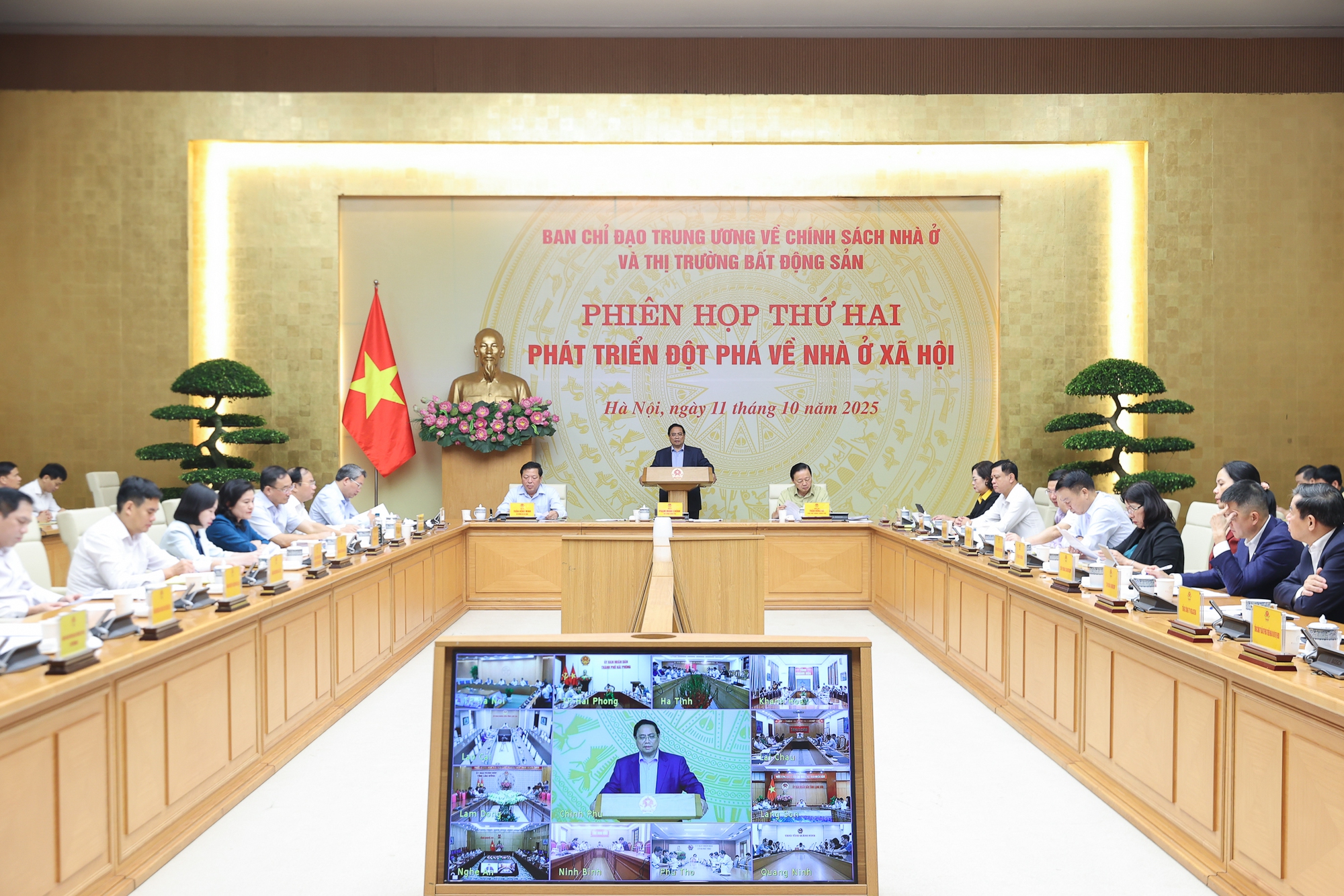 Thủ tướng: Nh&agrave; ở x&atilde; hội kh&ocirc;ng phải nằm ở nơi "khỉ ho c&ograve; g&aacute;y", đất "đầu thừa đu&ocirc;i thẹo"- Ảnh 2.