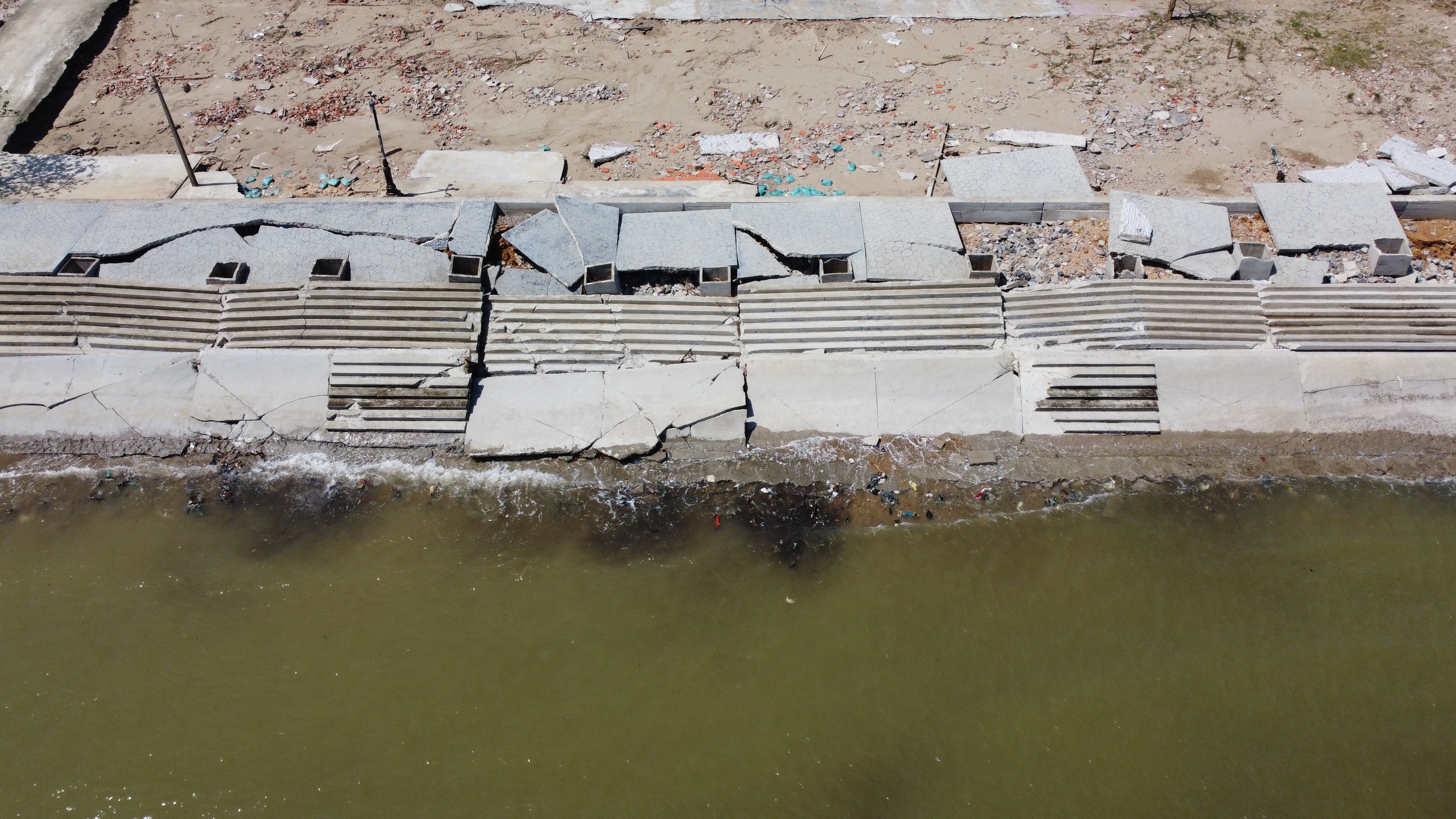 Nghệ An: Nhiều c&ocirc;ng tr&igrave;nh đ&ecirc; k&egrave;, hồ đập thủy lợi hư hại nặng sau b&atilde;o số 10- Ảnh 2.