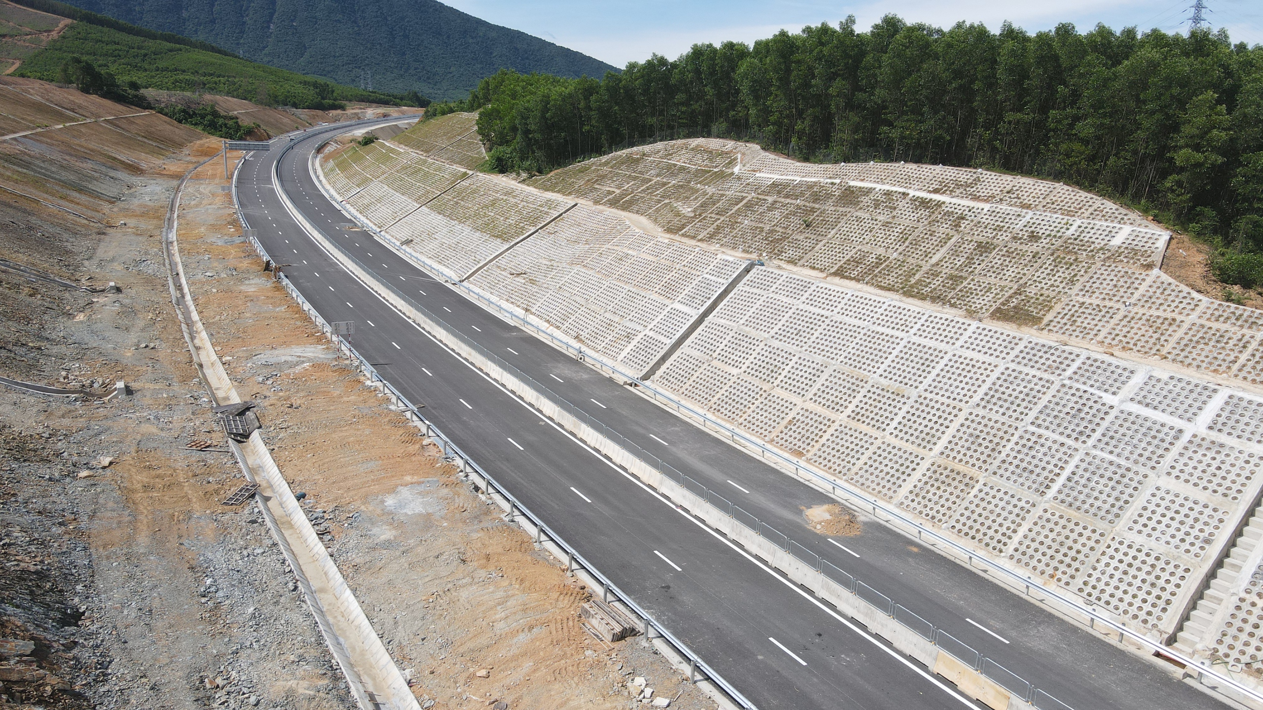 Cao tốc Bắc - Nam qua H&agrave; Tĩnh: Kết nối để bứt ph&aacute;- Ảnh 1.