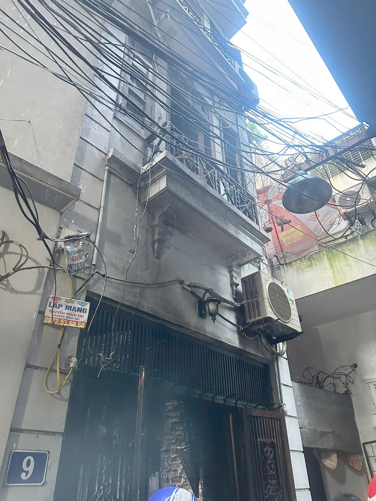Vụ ch&aacute;y 5 người chết ở Kim Hoa: Chủ tịch H&agrave; Nội Trần Sỹ Thanh tới kiểm tra hiện trường- Ảnh 2.