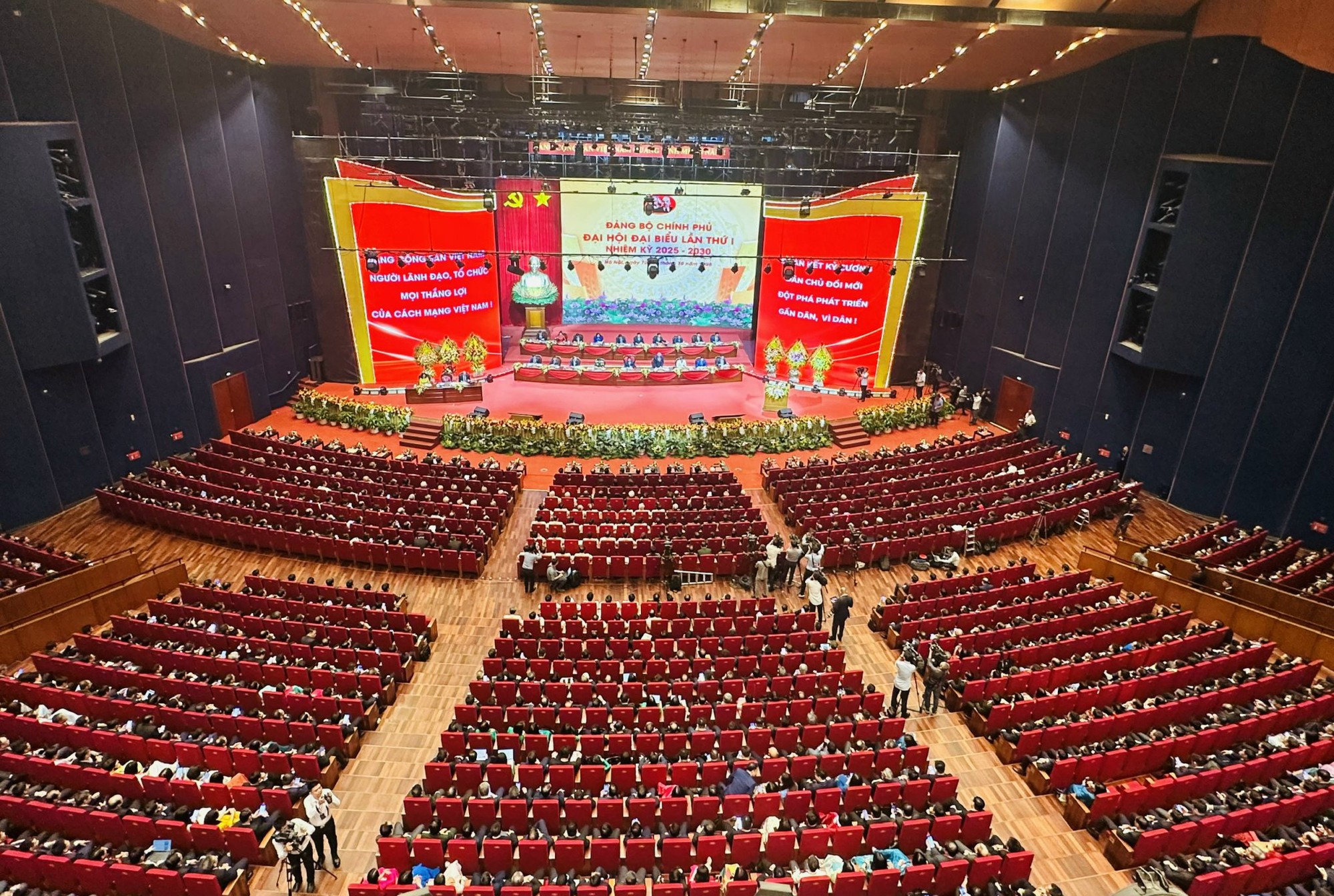 Tổng Bí thư Tô Lâm dự khai mạc Đại hội Đảng bộ Chính phủ lần thứ I- Ảnh 2. Tổng Bí thư Tô Lâm dự khai mạc Đại hội Đảng bộ Chính phủ lần thứ I- Ảnh 2.