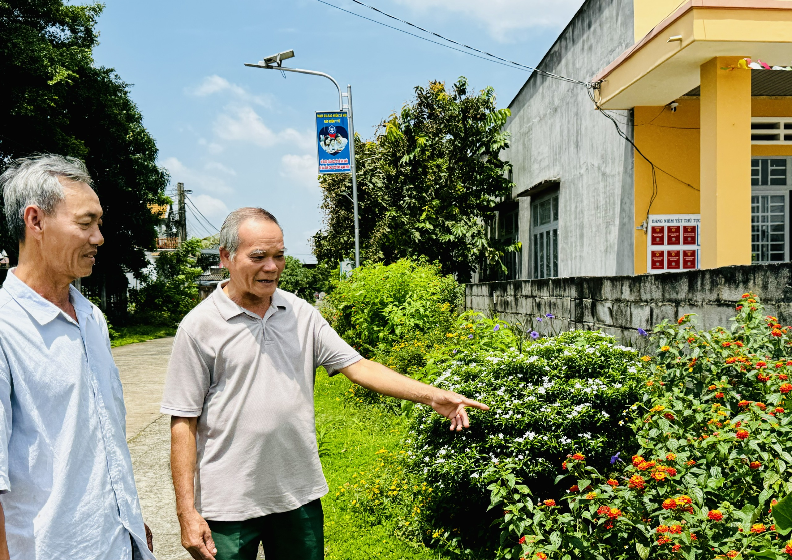 C&aacute;c x&atilde; cửa ng&otilde; Đồng Nai rực rỡ đường hoa, thi đua x&acirc;y dựng n&ocirc;ng th&ocirc;n mới hiện đại- Ảnh 2.