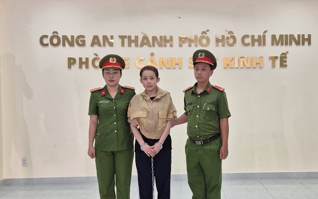 Khởi tố, bắt tạm giam Ng&acirc;n 98 v&igrave; sản xuất, bu&ocirc;n b&aacute;n h&agrave;ng giả l&agrave; thực phẩm