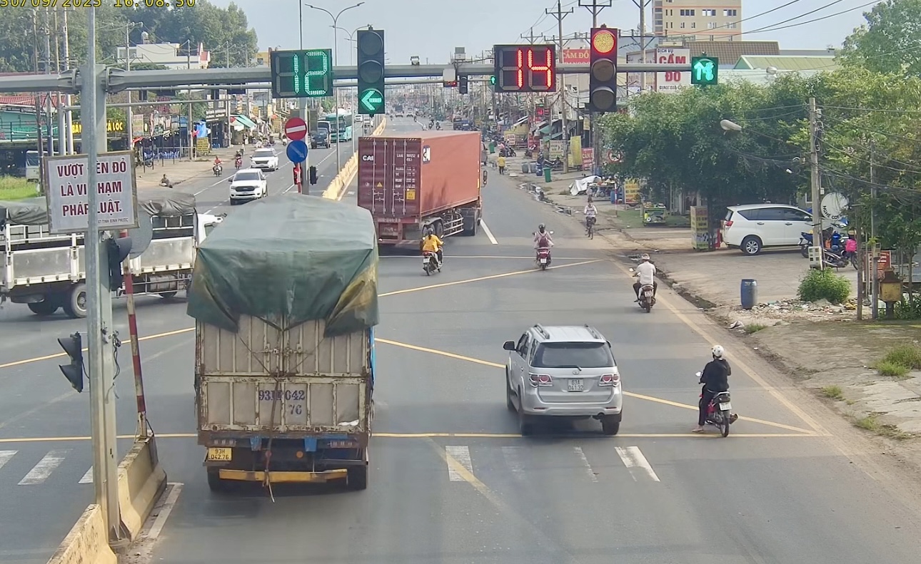 Đồng Nai: “Mắt thần” và đèn tín hiệu nâng tầm giao thông đô thị thông minh, đảm bảo ATGT- Ảnh 2. Đồng Nai: “Mắt thần” và đèn tín hiệu nâng tầm giao thông đô thị thông minh, đảm bảo ATGT- Ảnh 2.