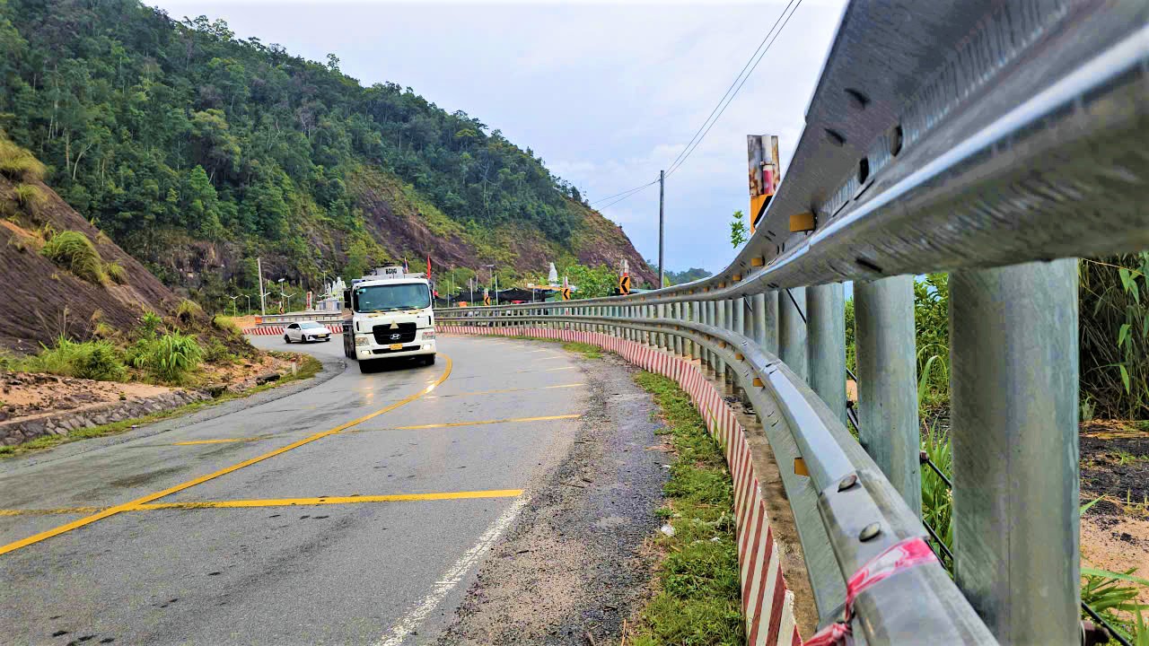 Ho&agrave;n th&agrave;nh khắc phục sạt lở đường đ&egrave;o Kh&aacute;nh L&ecirc; trước m&ugrave;a mưa b&atilde;o- Ảnh 1.
