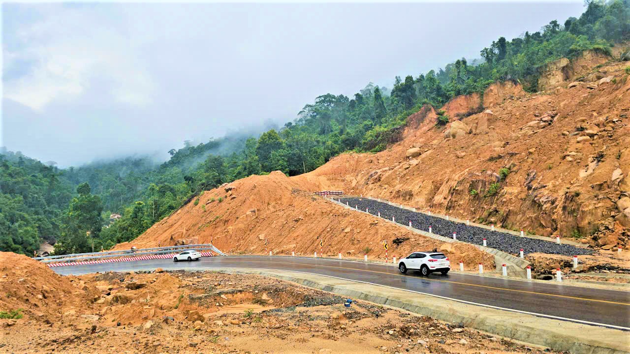 Ho&agrave;n th&agrave;nh khắc phục sạt lở đường đ&egrave;o Kh&aacute;nh L&ecirc; trước m&ugrave;a mưa b&atilde;o- Ảnh 2.