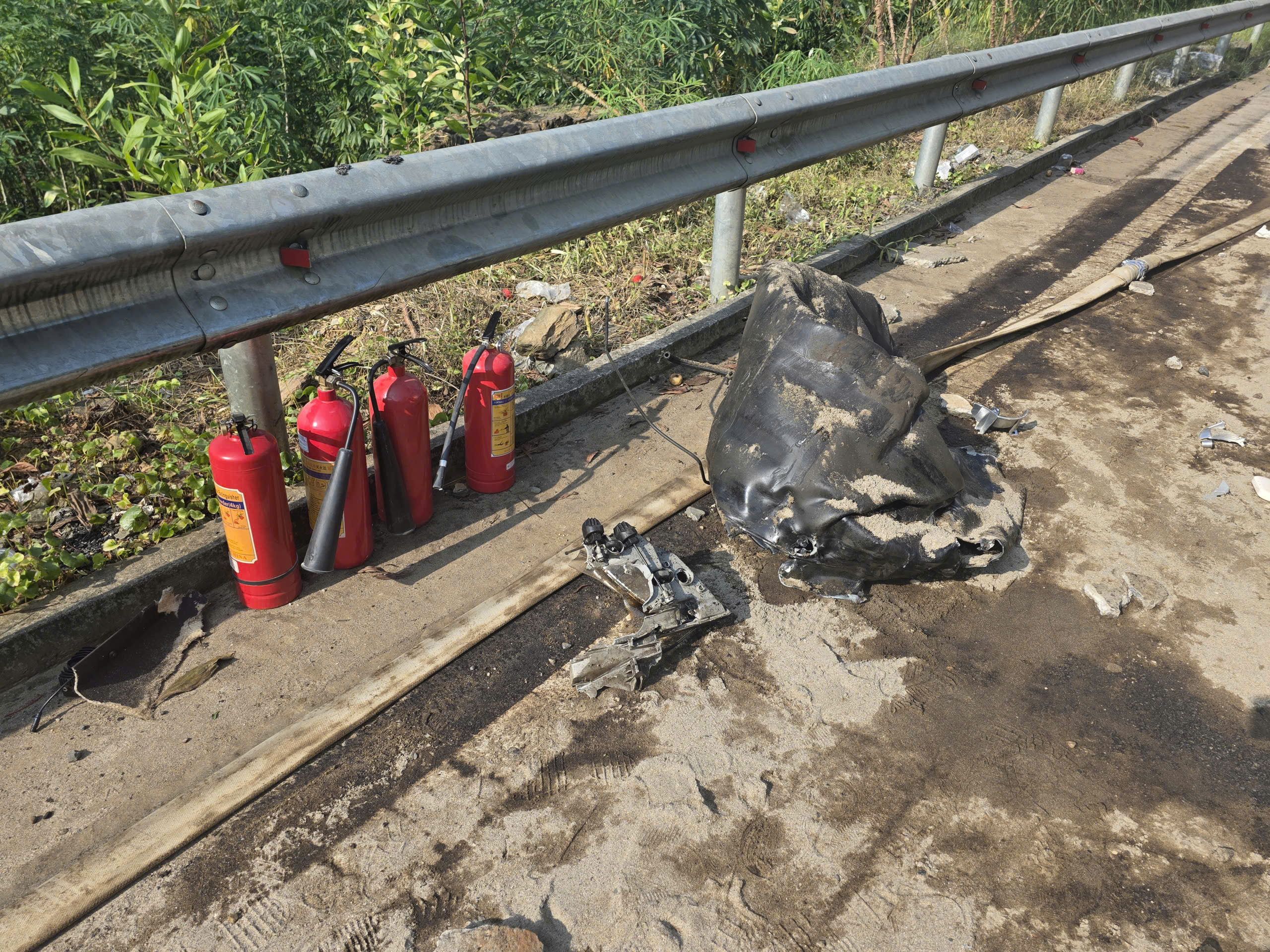 Hiện trường tai nạn xe kh&aacute;ch 3 người chết, 14 người bị thương tr&ecirc;n tỉnh lộ 172 ở L&agrave;o Cai- Ảnh 7.