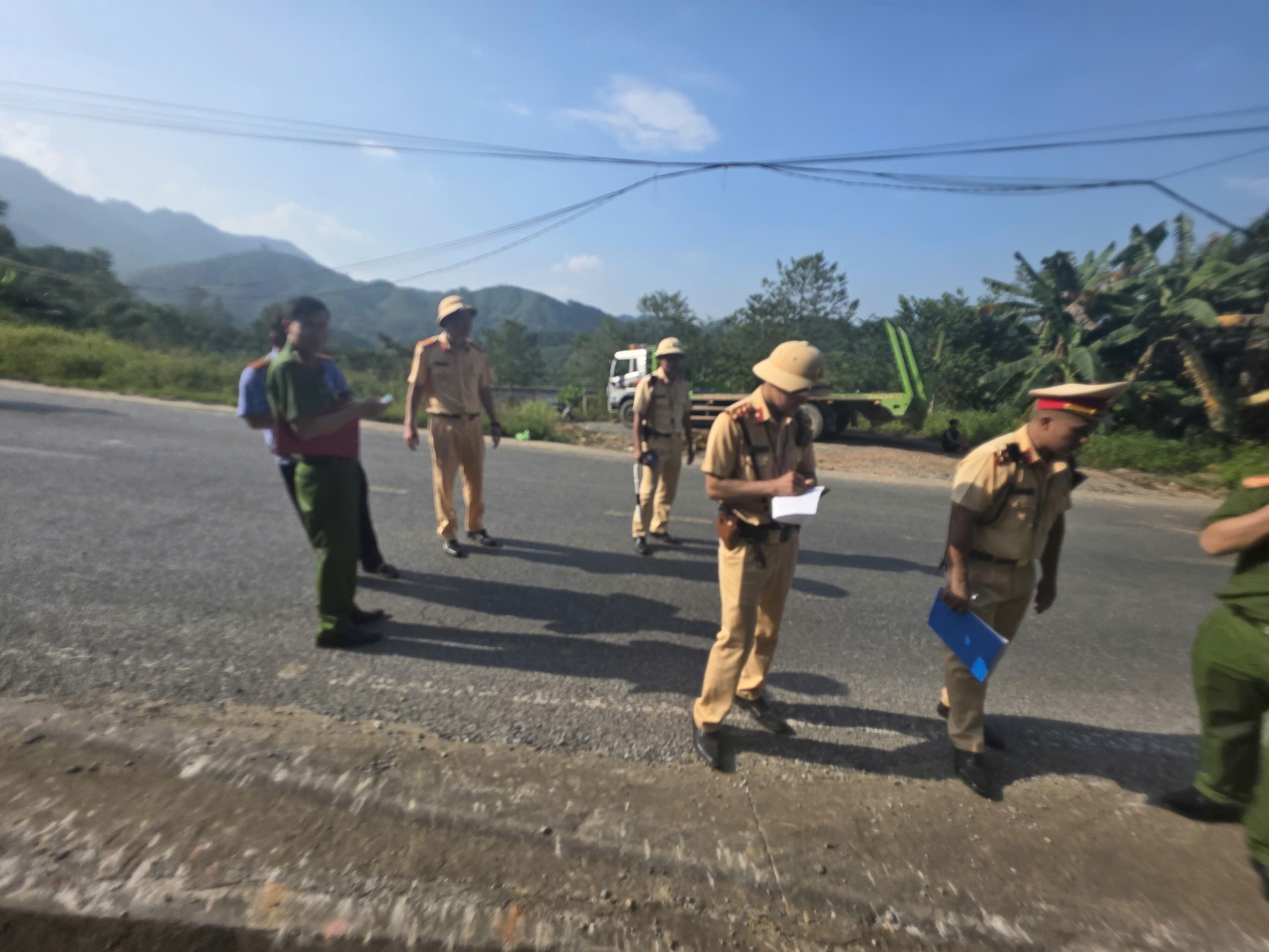 Hiện trường tai nạn xe kh&aacute;ch 3 người chết, 14 người bị thương tr&ecirc;n tỉnh lộ 172 ở L&agrave;o Cai- Ảnh 5.