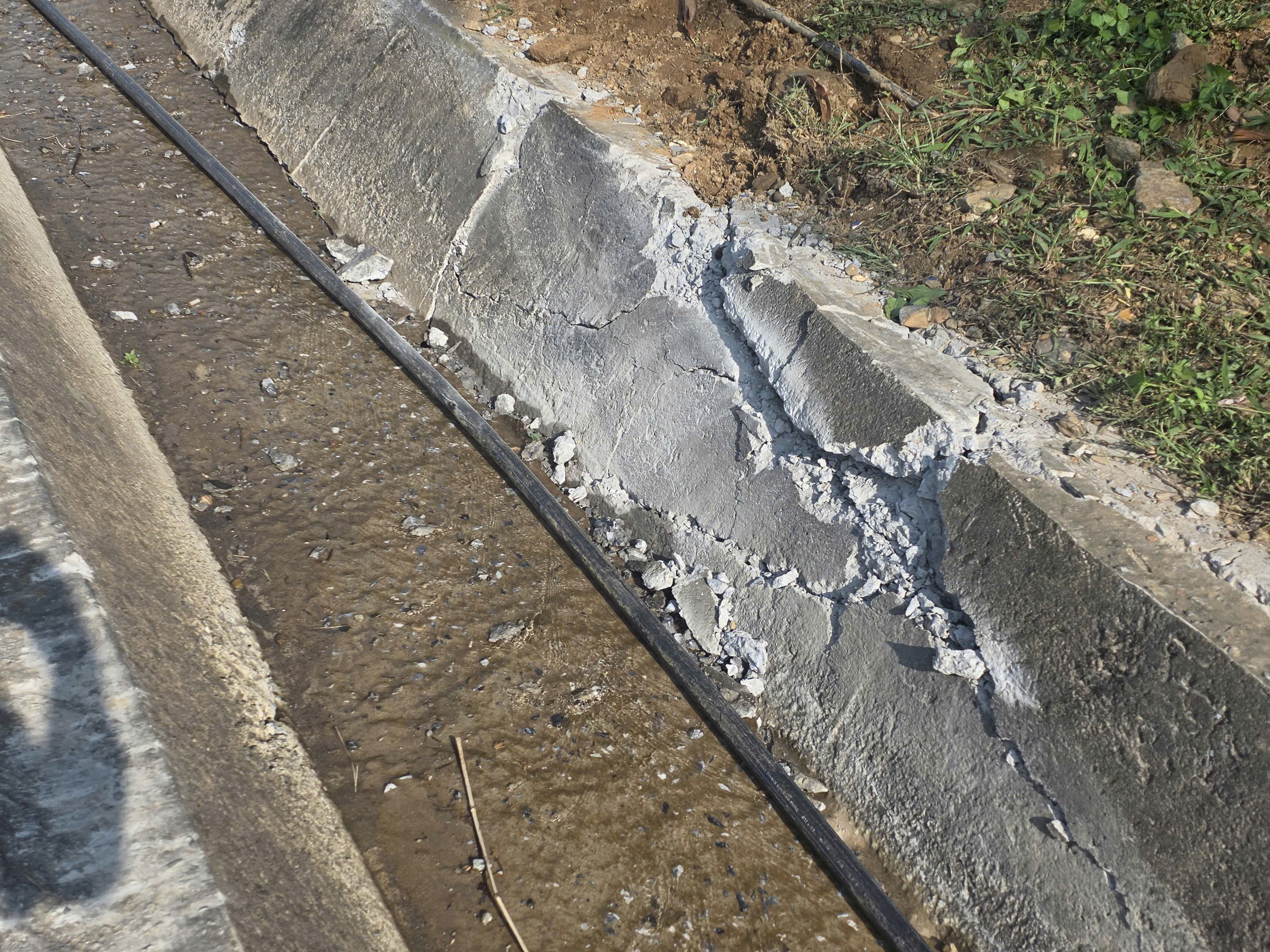 Hiện trường tai nạn xe kh&aacute;ch 3 người chết, 14 người bị thương tr&ecirc;n tỉnh lộ 172 ở L&agrave;o Cai- Ảnh 3.