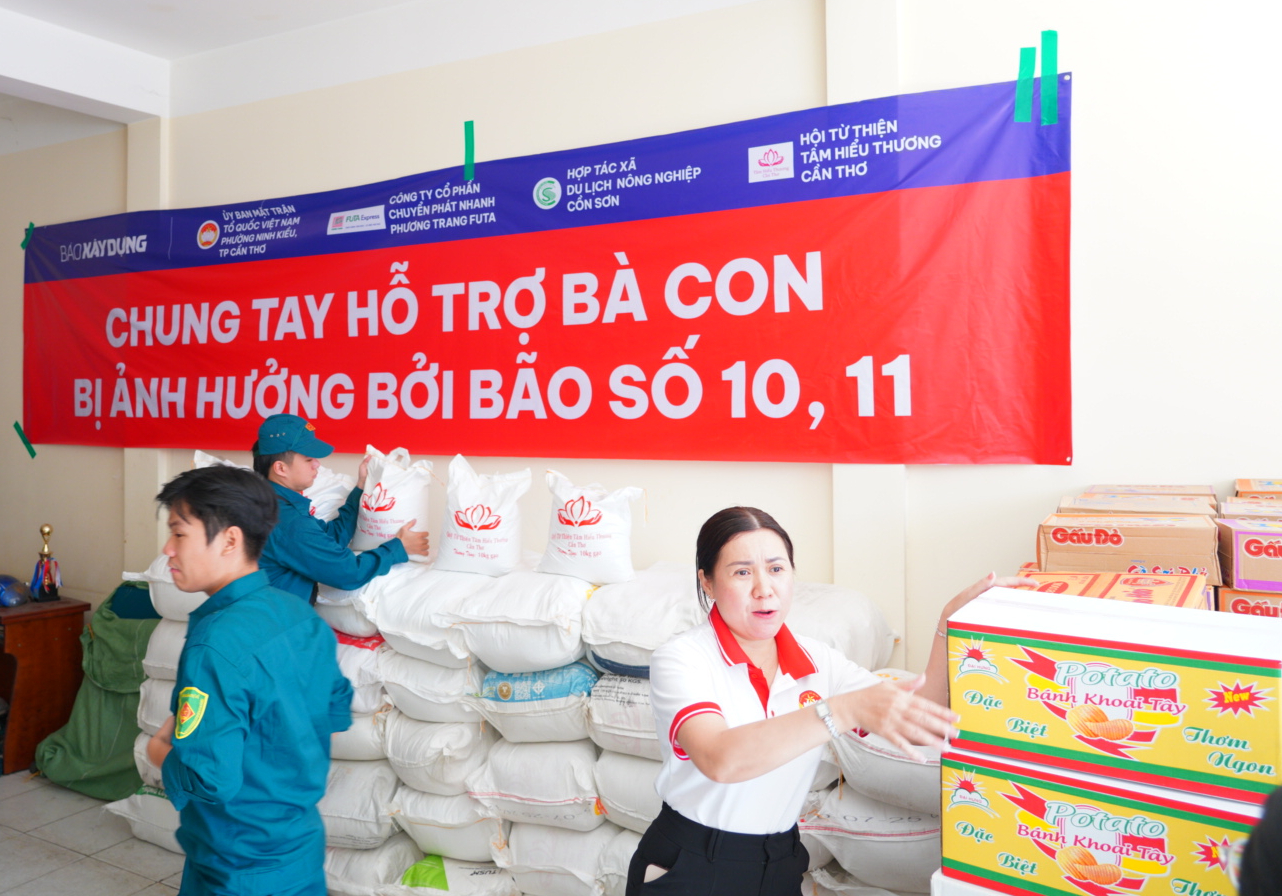 Người dân Cần Thơ và bạn đọc Báo Xây dựng hướng về đồng bào vùng bão lũ- Ảnh 1. Người dân Cần Thơ và bạn đọc Báo Xây dựng hướng về đồng bào vùng bão lũ- Ảnh 1.