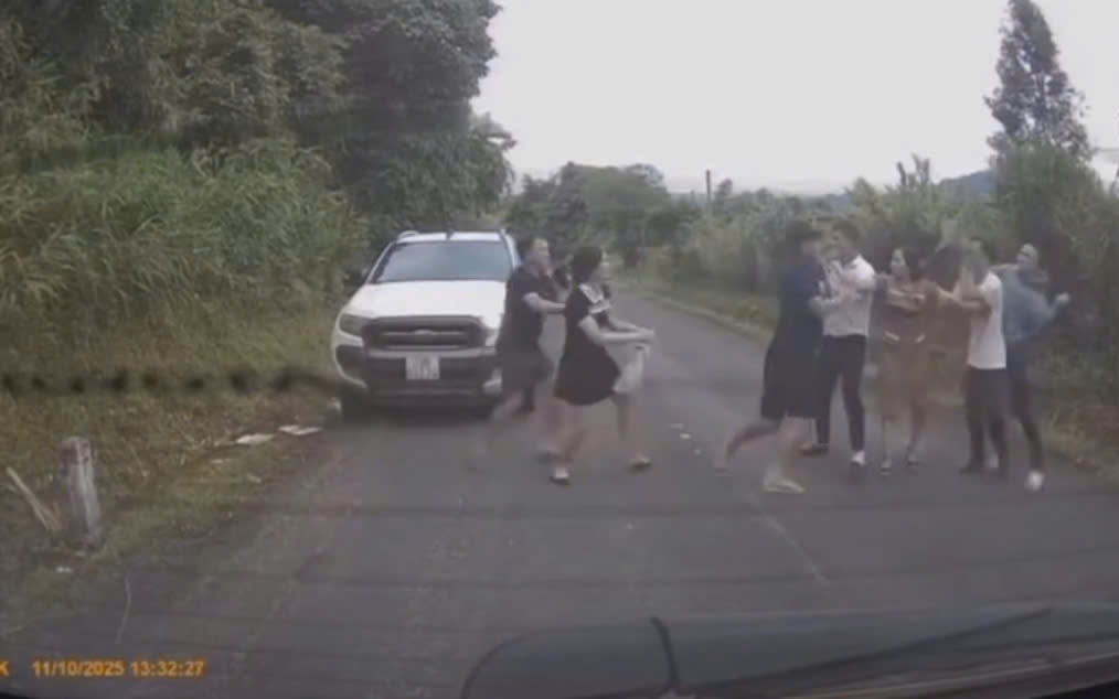 C&ocirc;ng an l&agrave;m việc với hai nh&oacute;m người ẩu đả sau va chạm giao th&ocirc;ng ở L&acirc;m Đồng