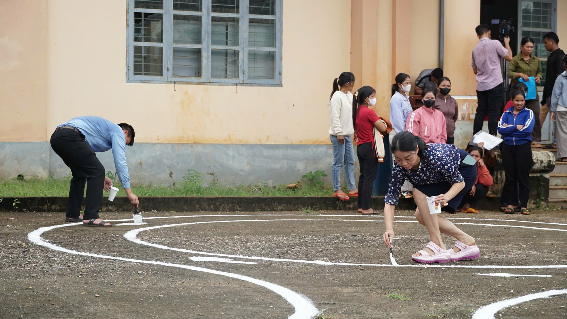 CSGT Gia Lai đưa lớp học l&aacute;i xe về tận bản l&agrave;ng, người d&acirc;n n&ocirc; nức tham gia- Ảnh 3.