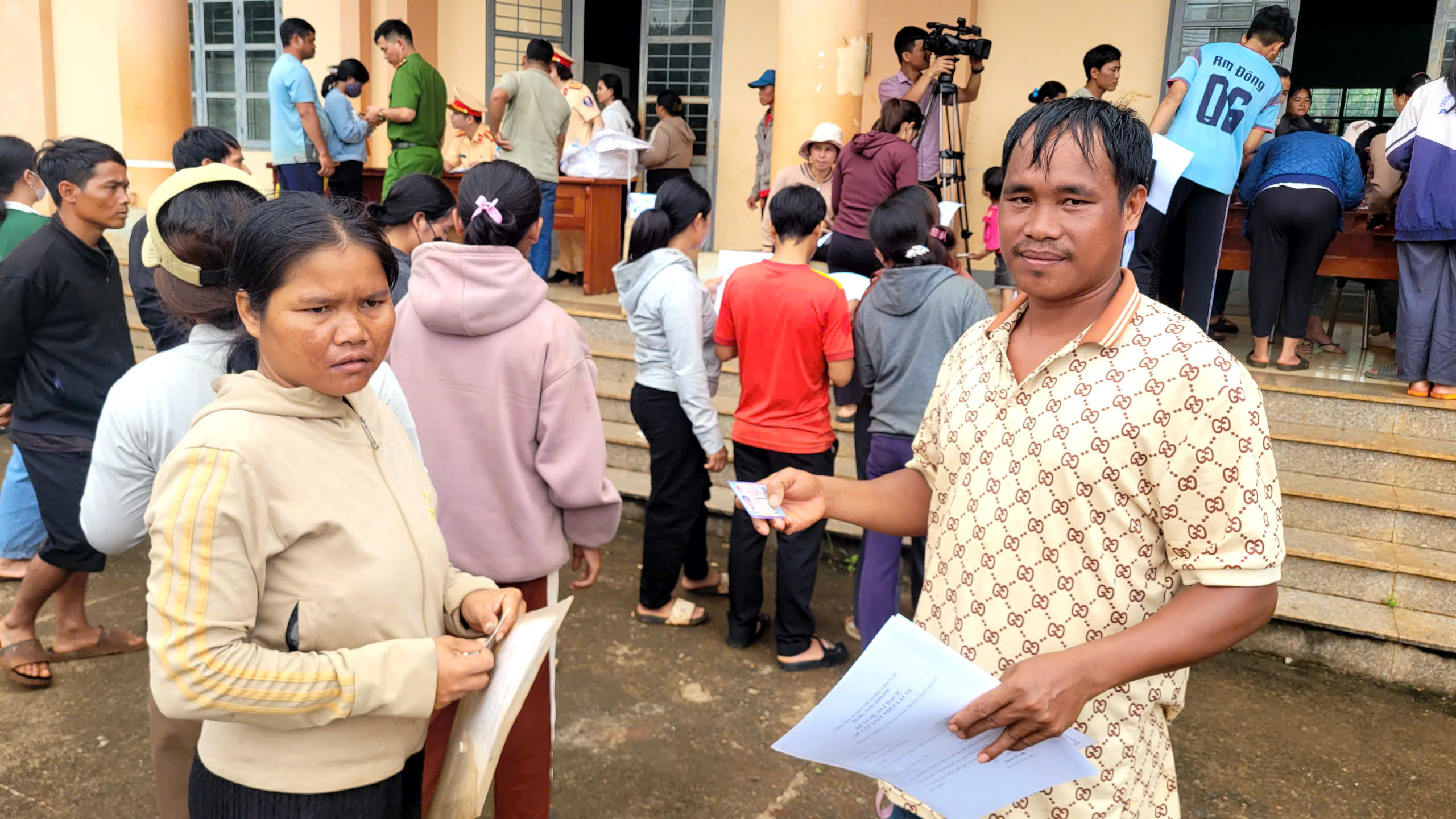 CSGT Gia Lai đưa lớp học l&aacute;i xe về tận bản l&agrave;ng, người d&acirc;n n&ocirc; nức tham gia- Ảnh 5.