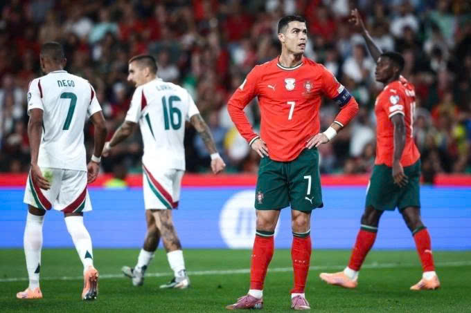 V&ograve;ng loại World Cup 2026: Ronaldo lập c&uacute; đ&uacute;p, Bồ Đ&agrave;o Nha vẫn bị Hungary &ldquo;cưa&rdquo; điểm- Ảnh 2.