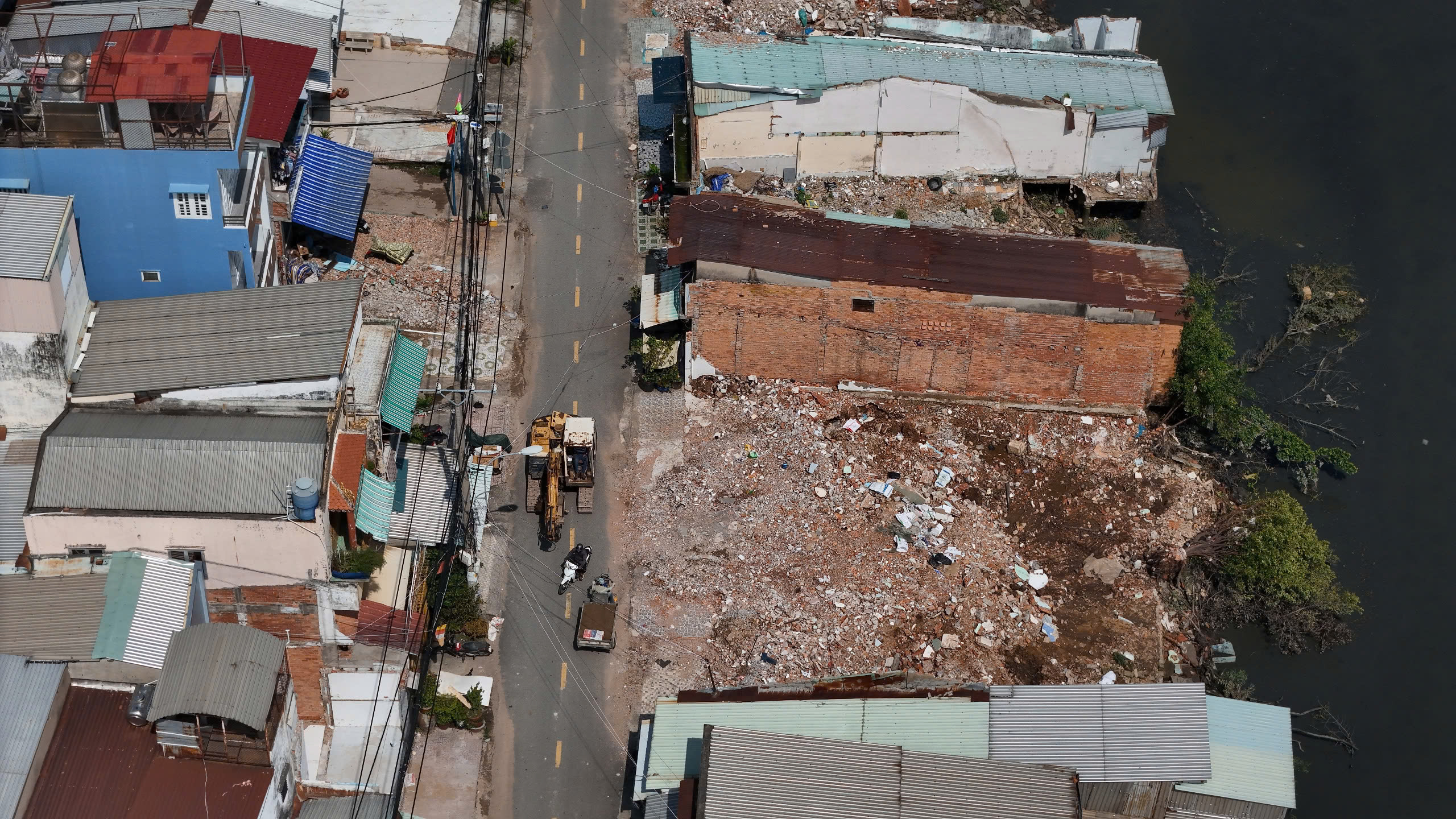 Dự &aacute;n bờ Bắc k&ecirc;nh Đ&ocirc;i hơn 7.300 tỷ đồng đang thi c&ocirc;ng ra sao?- Ảnh 3.