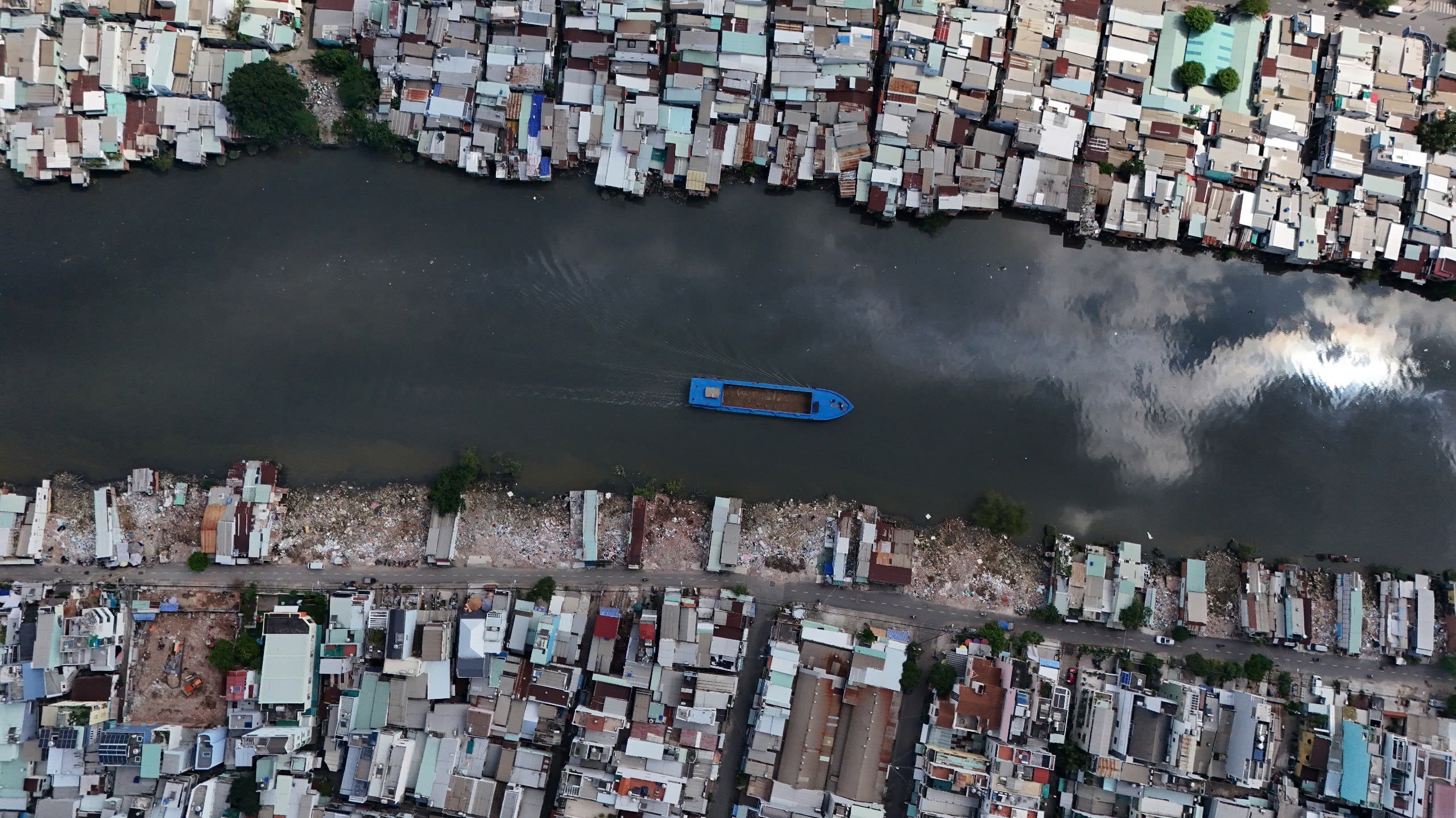 Dự &aacute;n bờ Bắc k&ecirc;nh Đ&ocirc;i hơn 7.300 tỷ đồng đang thi c&ocirc;ng ra sao?- Ảnh 2.