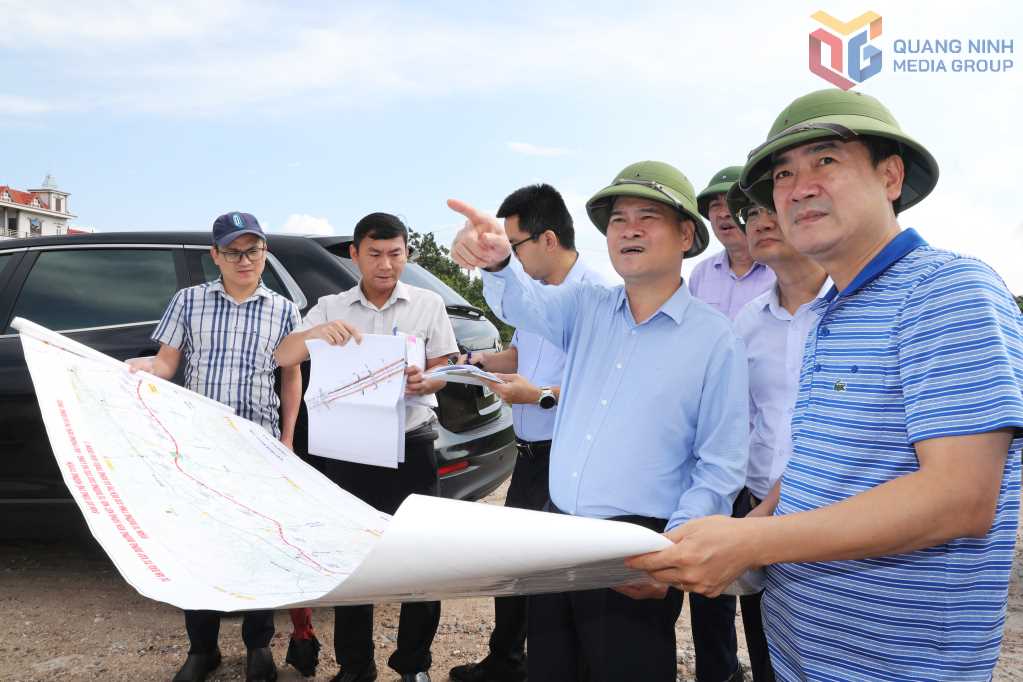 Quảng Ninh: Đẩy nhanh tiến độ Dự án đường ven sông- Ảnh 2. Quảng Ninh: Đẩy nhanh tiến độ Dự án đường ven sông- Ảnh 2.