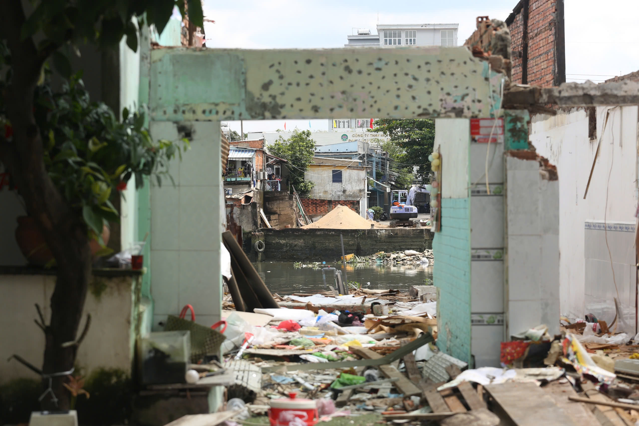 Dự &aacute;n bờ Bắc k&ecirc;nh Đ&ocirc;i hơn 7.300 tỷ đồng đang thi c&ocirc;ng ra sao?- Ảnh 5.