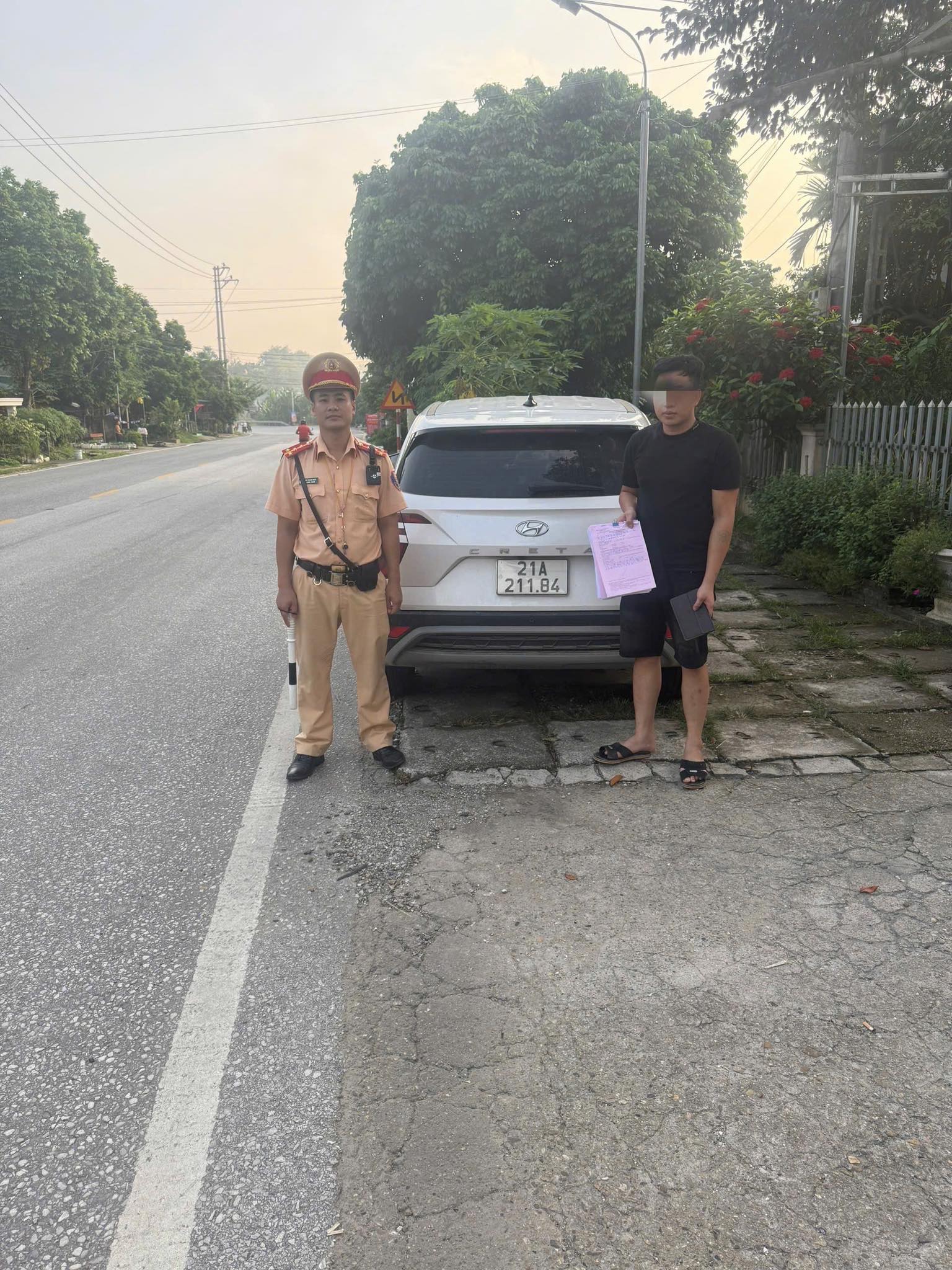 Xử phạt tài xế ô tô đi ngược chiều trên cao tốc Tuyên Quang - Phú Thọ- Ảnh 2. Xử phạt tài xế ô tô đi ngược chiều trên cao tốc Tuyên Quang - Phú Thọ- Ảnh 2.