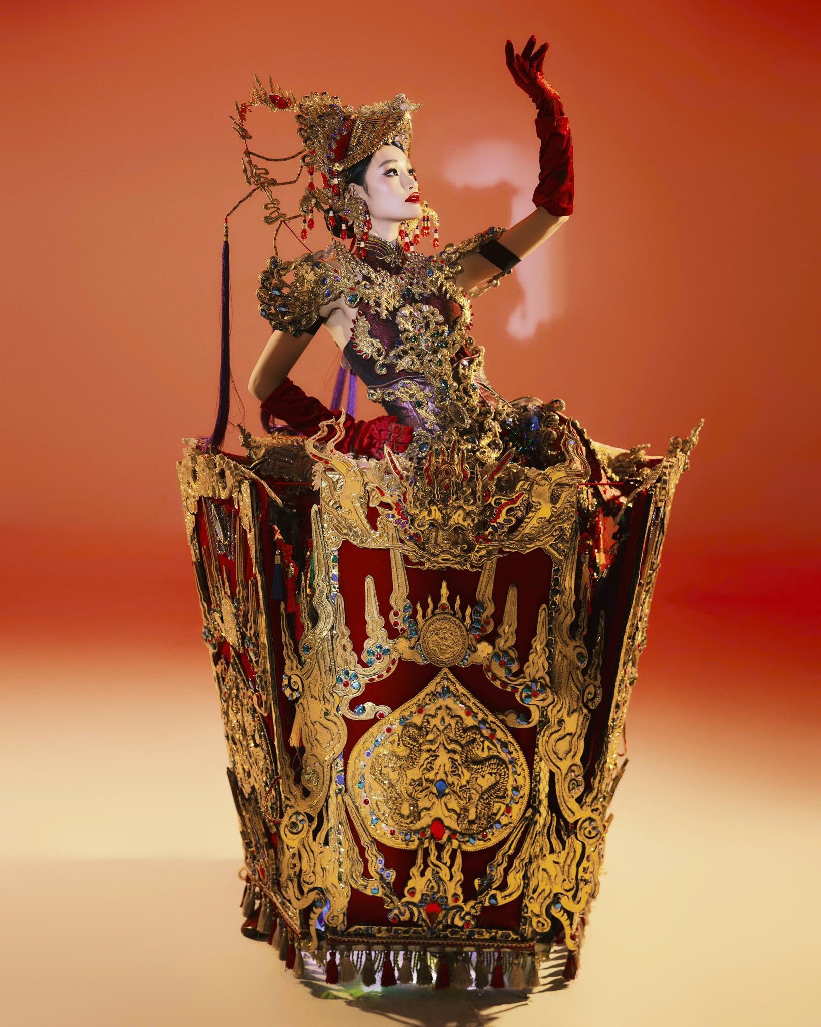 Hơn 30 triệu lượt xem Yến Nhi diễn Trang phục văn h&oacute;a d&acirc;n tộc tại Miss Grand International- Ảnh 5.