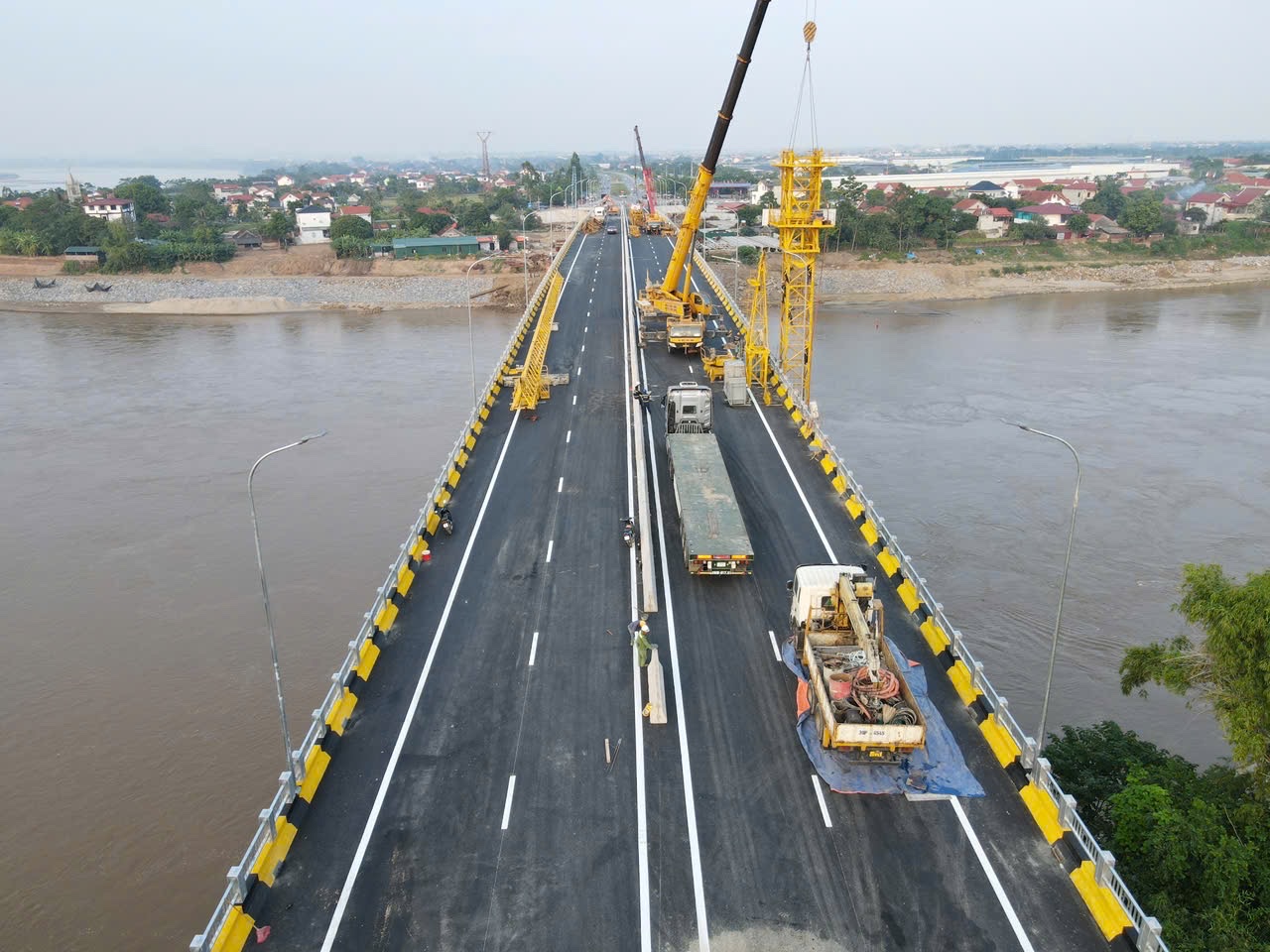 Thi đua thần tốc dựng "biểu tượng hồi sinh" ở đ&ocirc;i bờ s&ocirc;ng Thao- Ảnh 1.