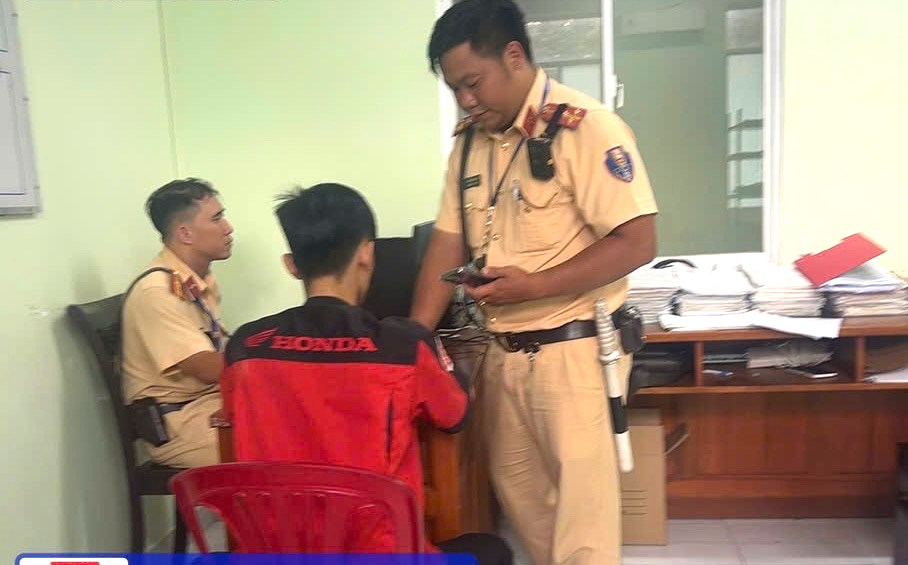 Bị tịch thu xe m&aacute;y, phạt 3 triệu đồng v&igrave; "bốc đầu", đăng video l&ecirc;n TikTok- Ảnh 2.