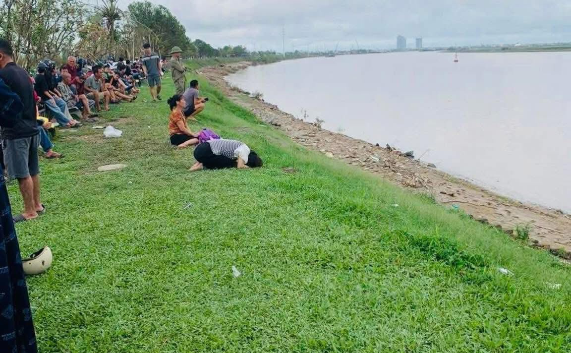 T&igrave;m thấy thi thể 2 b&eacute; g&aacute;i trong vụ bố &ocirc;m c&aacute;c con nhảy cầu Bến Thủy- Ảnh 1.