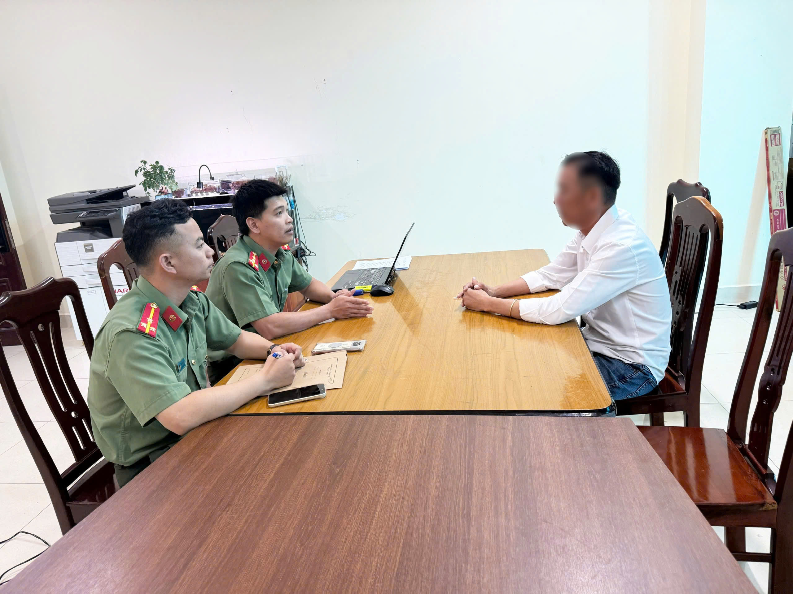 Xử l&yacute; c&aacute;c t&agrave;i khoản đăng clip sai sự thật về an ninh s&acirc;n bay Li&ecirc;n Khương- Ảnh 1.