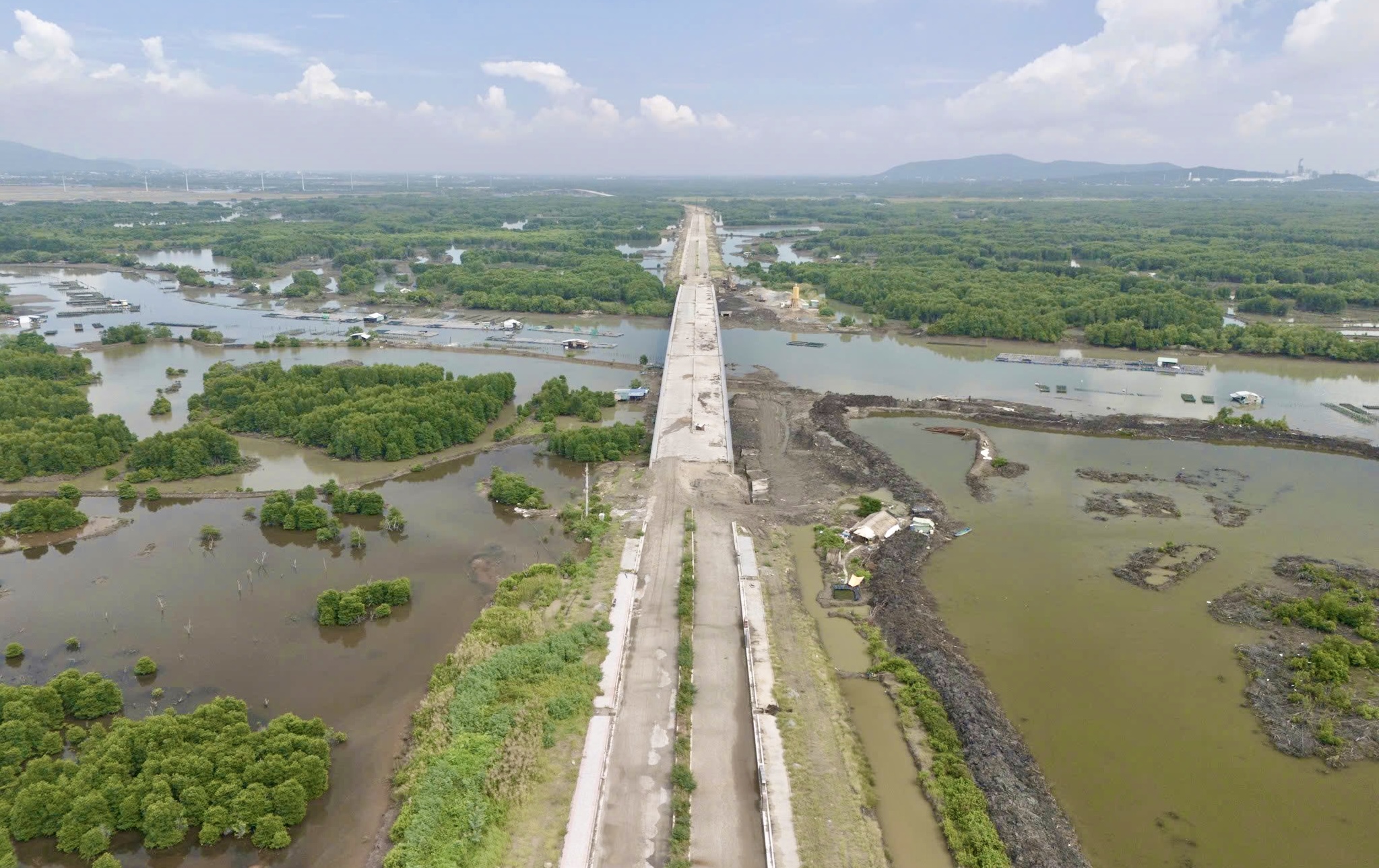 Toàn cảnh công trình đường hơn 3.000 tỷ đồng, mạch kết nối về siêu cảng Cái Mép - Thị Vải- Ảnh 14. Toàn cảnh công trình đường hơn 3.000 tỷ đồng, mạch kết nối về siêu cảng Cái Mép - Thị Vải- Ảnh 14.