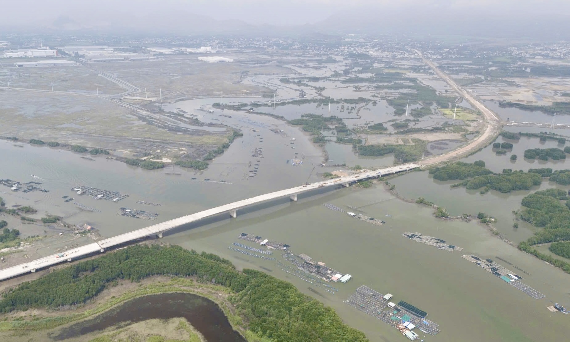 Toàn cảnh công trình đường hơn 3.000 tỷ đồng, mạch kết nối về siêu cảng Cái Mép - Thị Vải- Ảnh 16. Toàn cảnh công trình đường hơn 3.000 tỷ đồng, mạch kết nối về siêu cảng Cái Mép - Thị Vải- Ảnh 16.