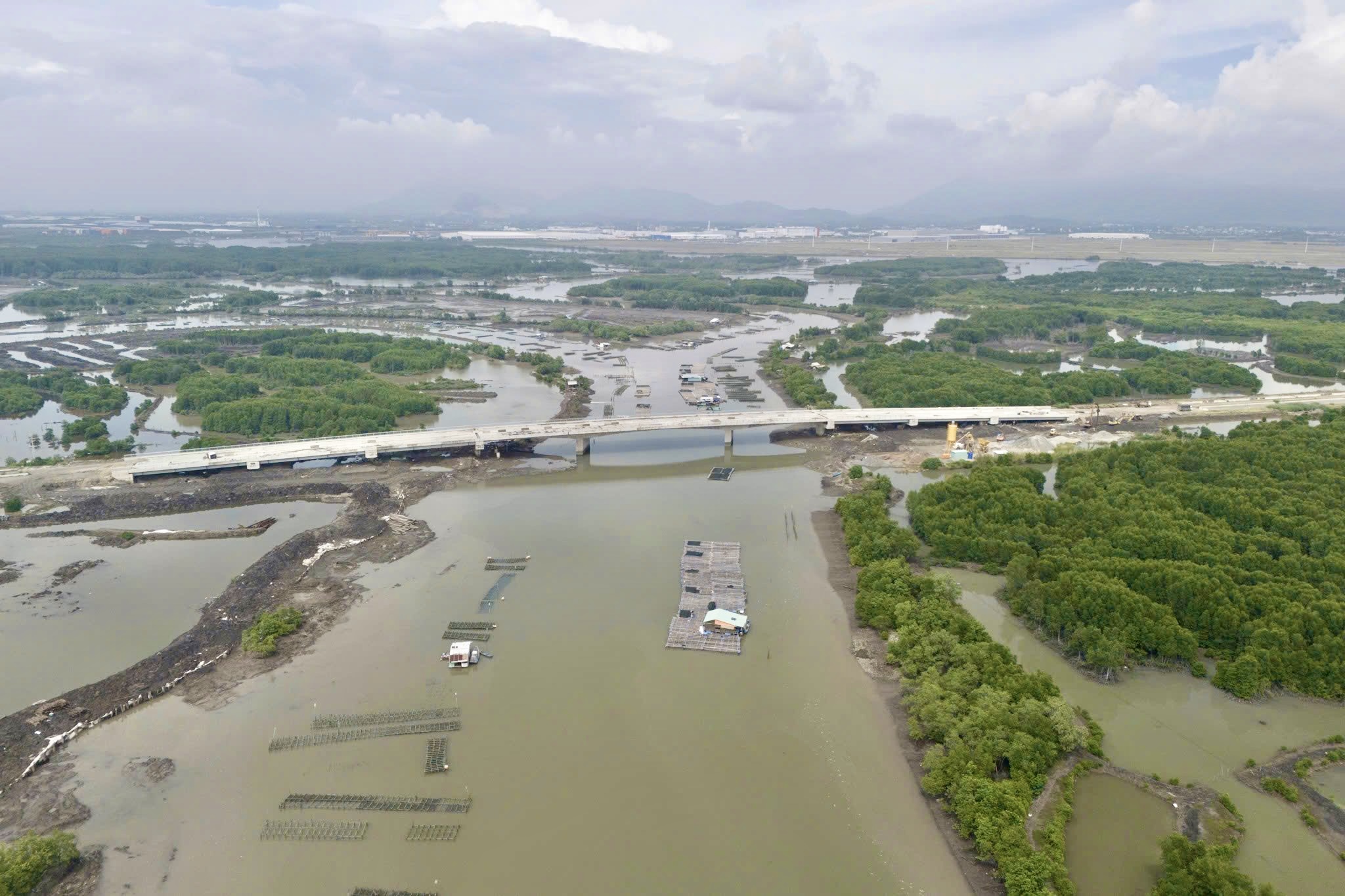 Toàn cảnh công trình đường hơn 3.000 tỷ đồng, mạch kết nối về siêu cảng Cái Mép - Thị Vải- Ảnh 7. Toàn cảnh công trình đường hơn 3.000 tỷ đồng, mạch kết nối về siêu cảng Cái Mép - Thị Vải- Ảnh 7.