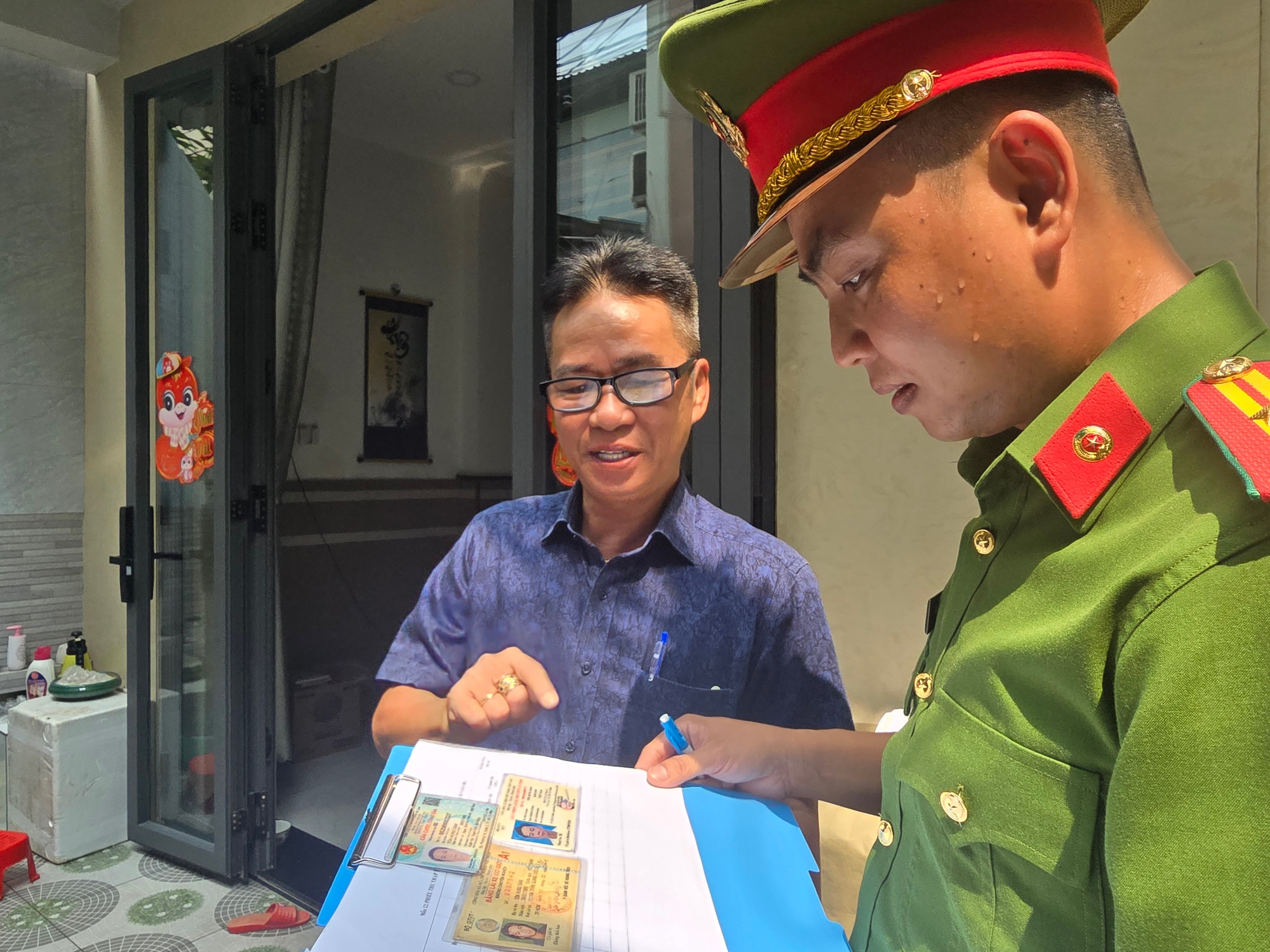 C&ocirc;ng an TP.HCM tổng r&agrave; so&aacute;t l&agrave;m sạch dữ liệu đăng k&iacute; phương tiện, giấy ph&eacute;p l&aacute;i xe- Ảnh 2.