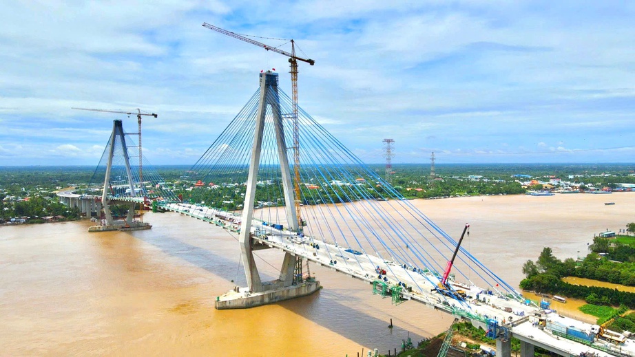Tăng tốc thi c&ocirc;ng, nỗ lực vượt kh&oacute; tr&ecirc;n đại c&ocirc;ng trường cao tốc Bắc - Nam- Ảnh 4.