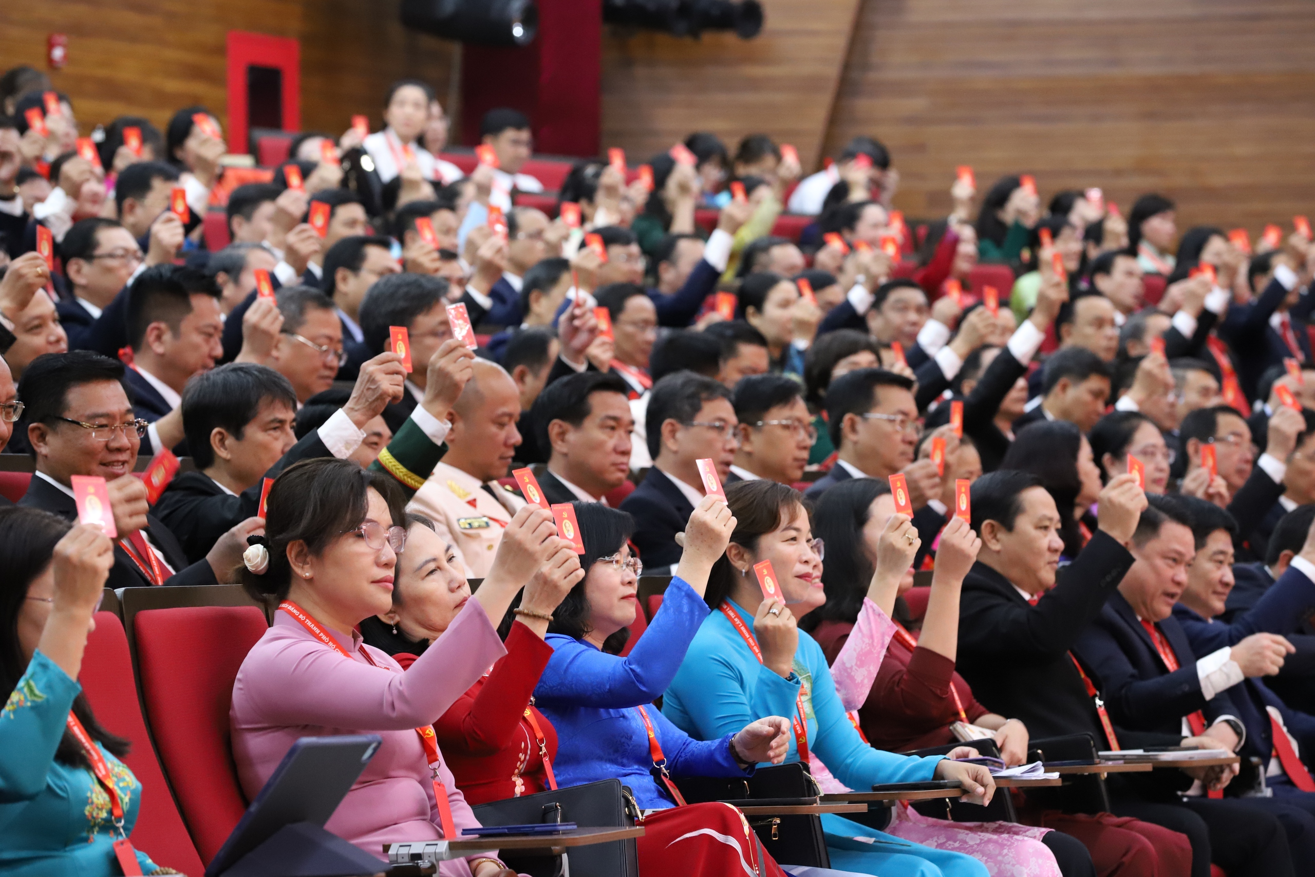 TP.HCM bế mạc Đại hội Đảng bộ lần thứ I, thông qua nghị quyết với 30 chỉ tiêu phát triển- Ảnh 3. TP.HCM bế mạc Đại hội Đảng bộ lần thứ I, thông qua nghị quyết với 30 chỉ tiêu phát triển- Ảnh 3.