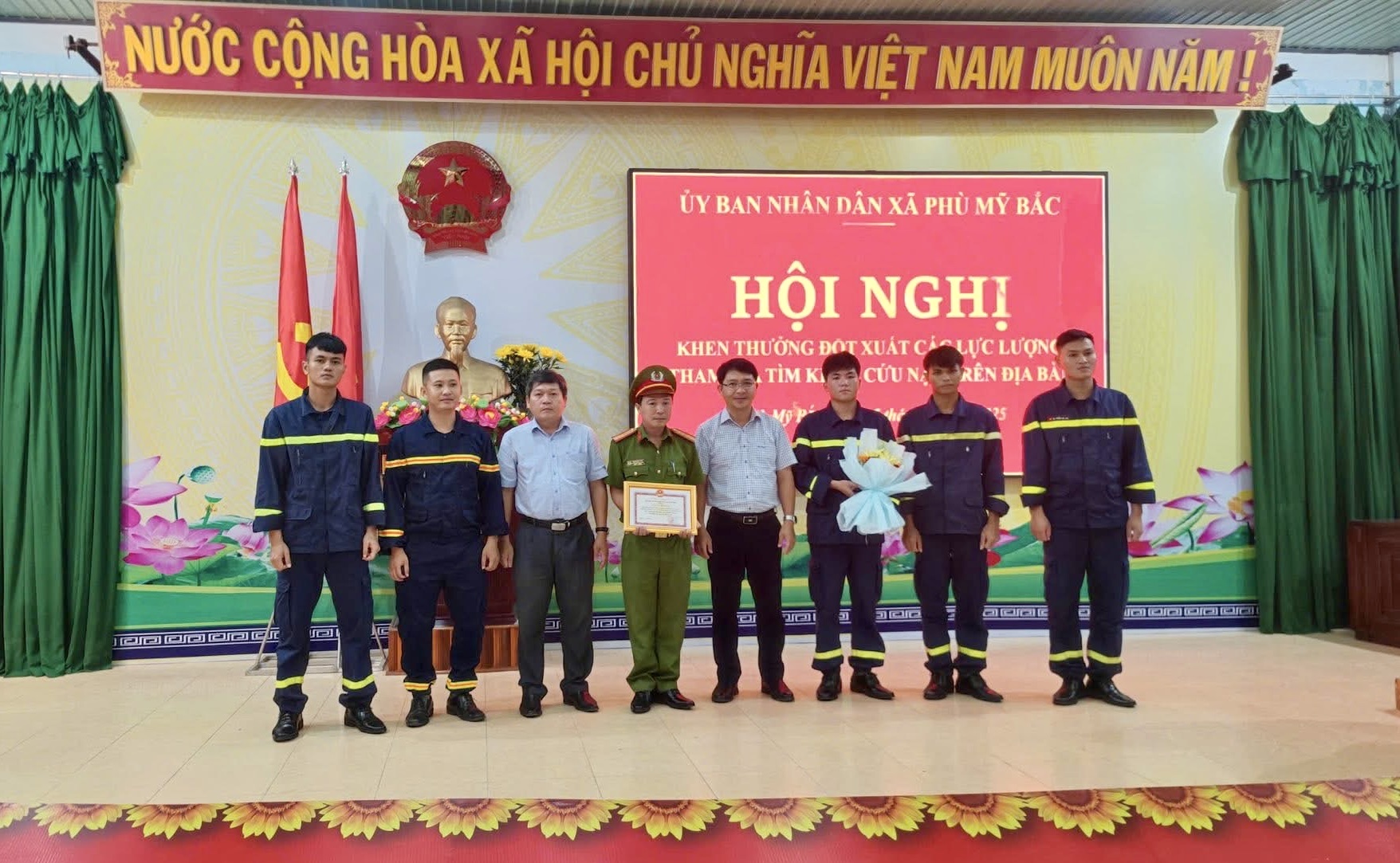 Cứu sống người đ&agrave;n &ocirc;ng  ở Gia Lai rơi xuống giếng hoang sau 1 đ&ecirc;m- Ảnh 2.