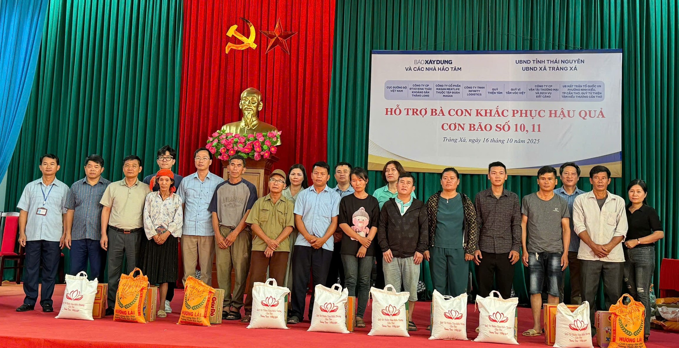 B&aacute;o X&acirc;y dựng v&agrave; bạn đọc tặng nh&agrave; "ch&igrave;a kho&aacute; trao tay" ở Th&aacute;i Nguy&ecirc;n- Ảnh 6.