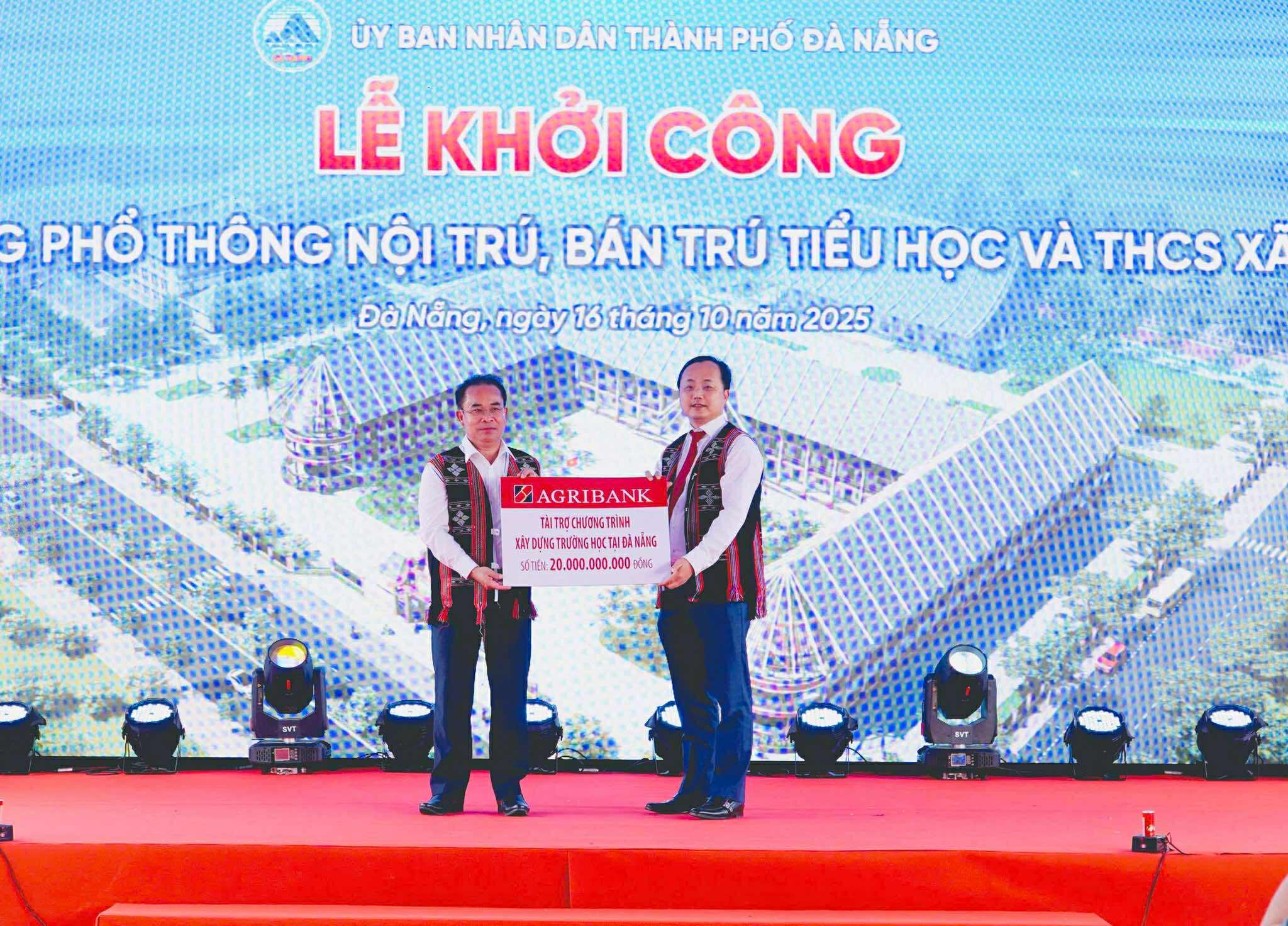 Thủ tướng Phạm Minh Ch&iacute;nh dự lễ khởi c&ocirc;ng dự &aacute;n trường nội tr&uacute; li&ecirc;n cấp ở miền n&uacute;i Đ&agrave; Nẵng- Ảnh 2.