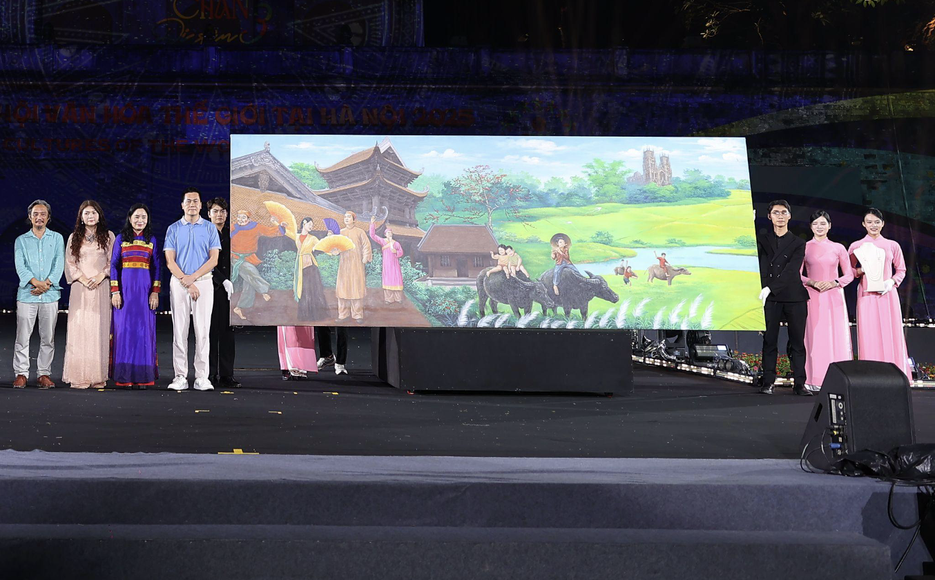 Tranh của họa sĩ Ng&ocirc; B&aacute; Ho&agrave;ng được đấu gi&aacute; hơn 1,5 tỷ đồng ủng hộ đồng b&agrave;o v&ugrave;ng lũ- Ảnh 1.