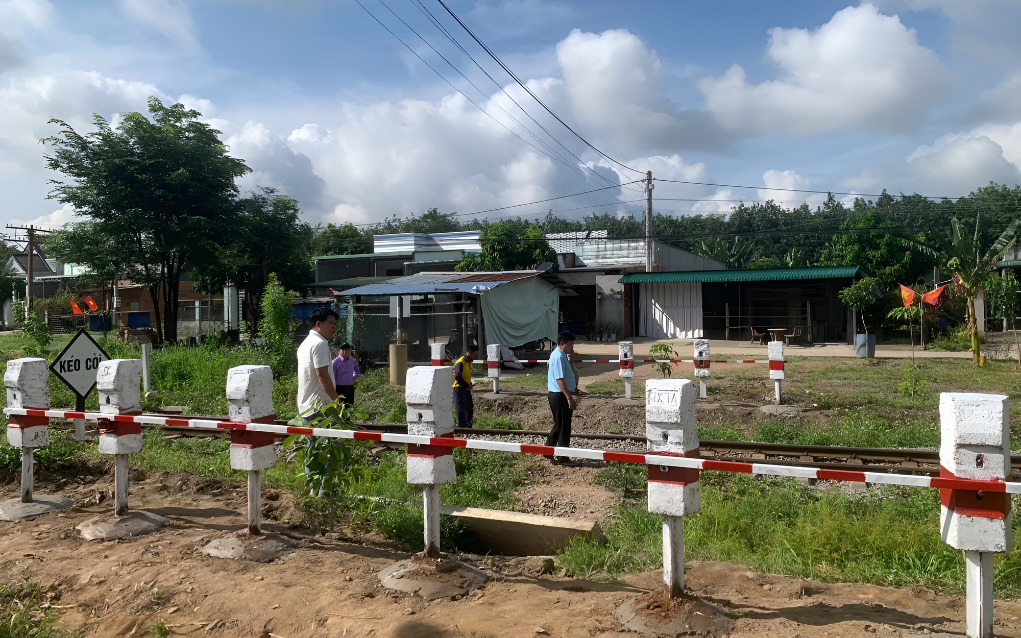 L&acirc;m Đồng siết chặt an to&agrave;n đường sắt, x&oacute;a dứt điểm lối đi tự mở