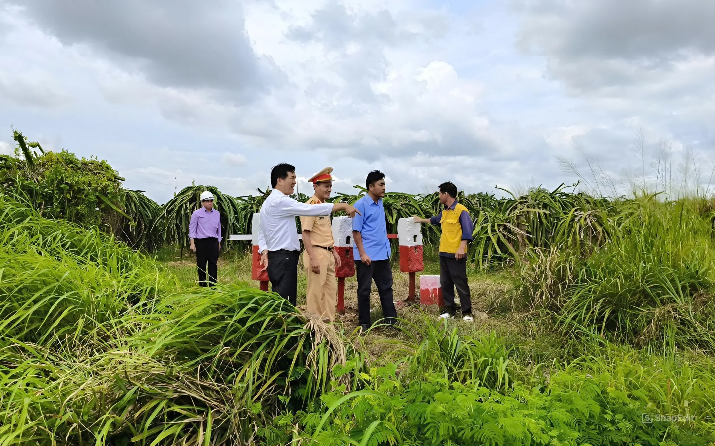 L&acirc;m Đồng siết chặt an to&agrave;n đường sắt, x&oacute;a dứt điểm lối đi tự mở- Ảnh 2.